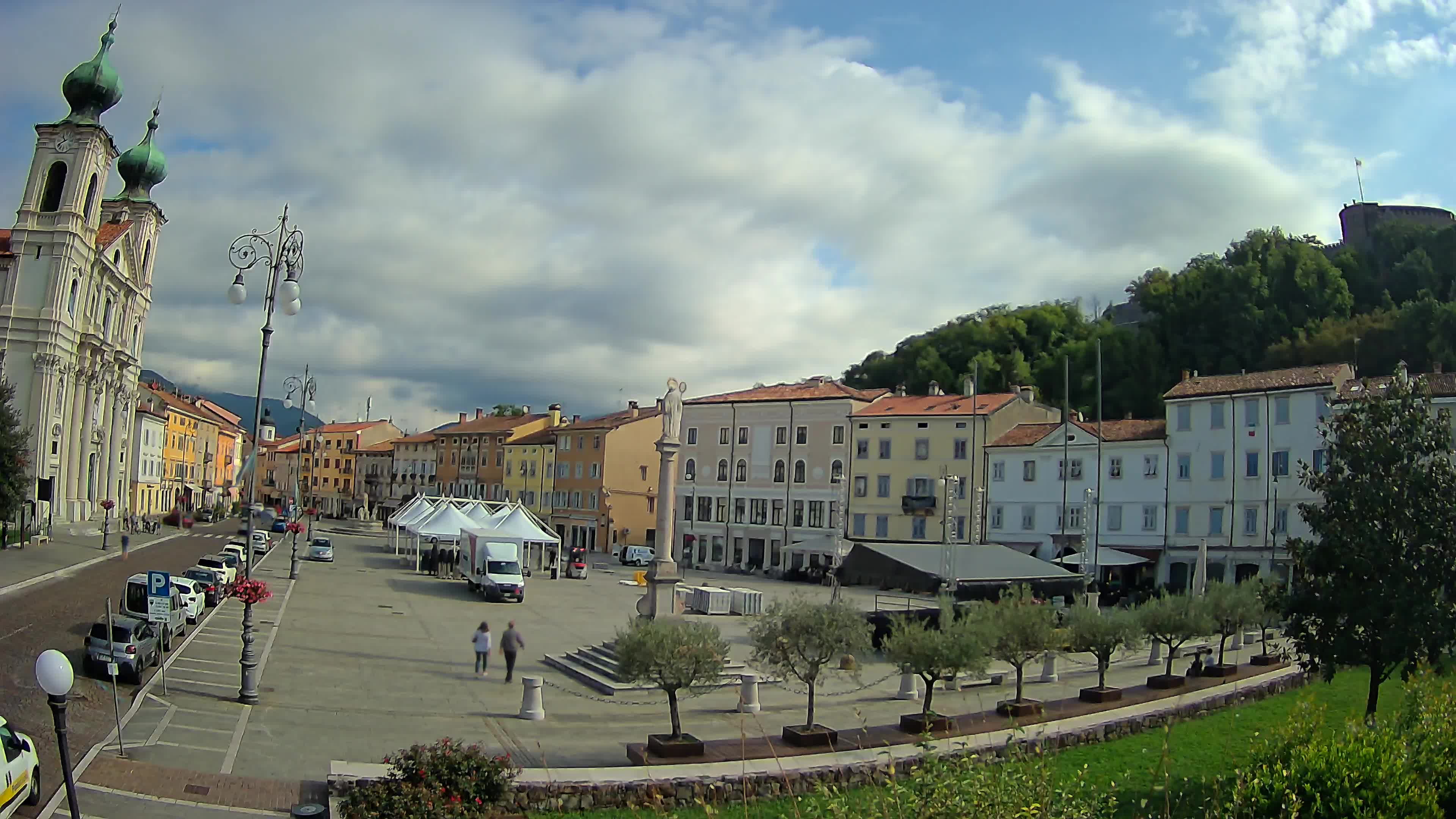 Kamera Gorica Travnik in cerkev sv. Ignacija