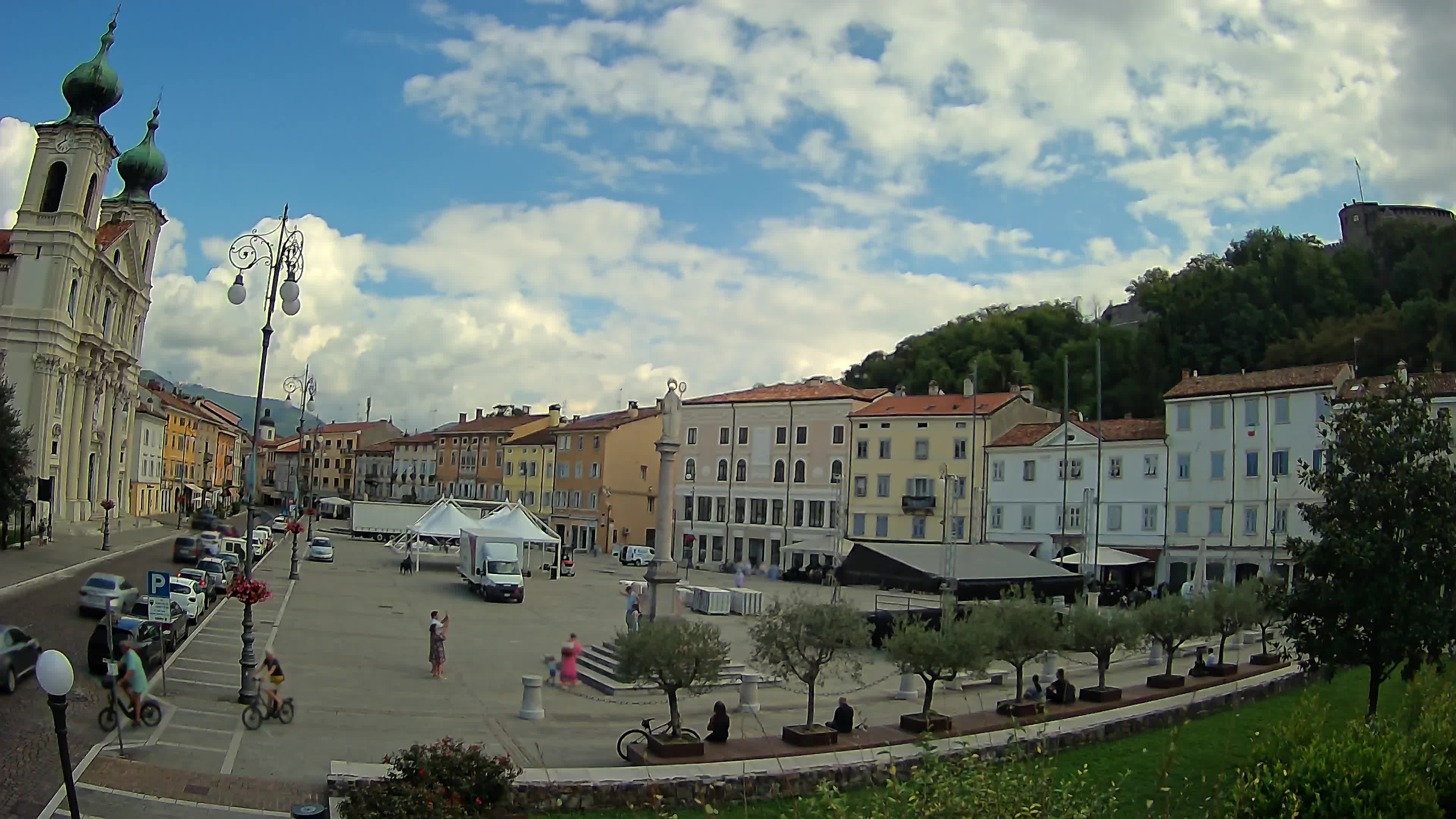 Gorizia – Plaza Vittoria – iglesia de San Pedro. Ignacio
