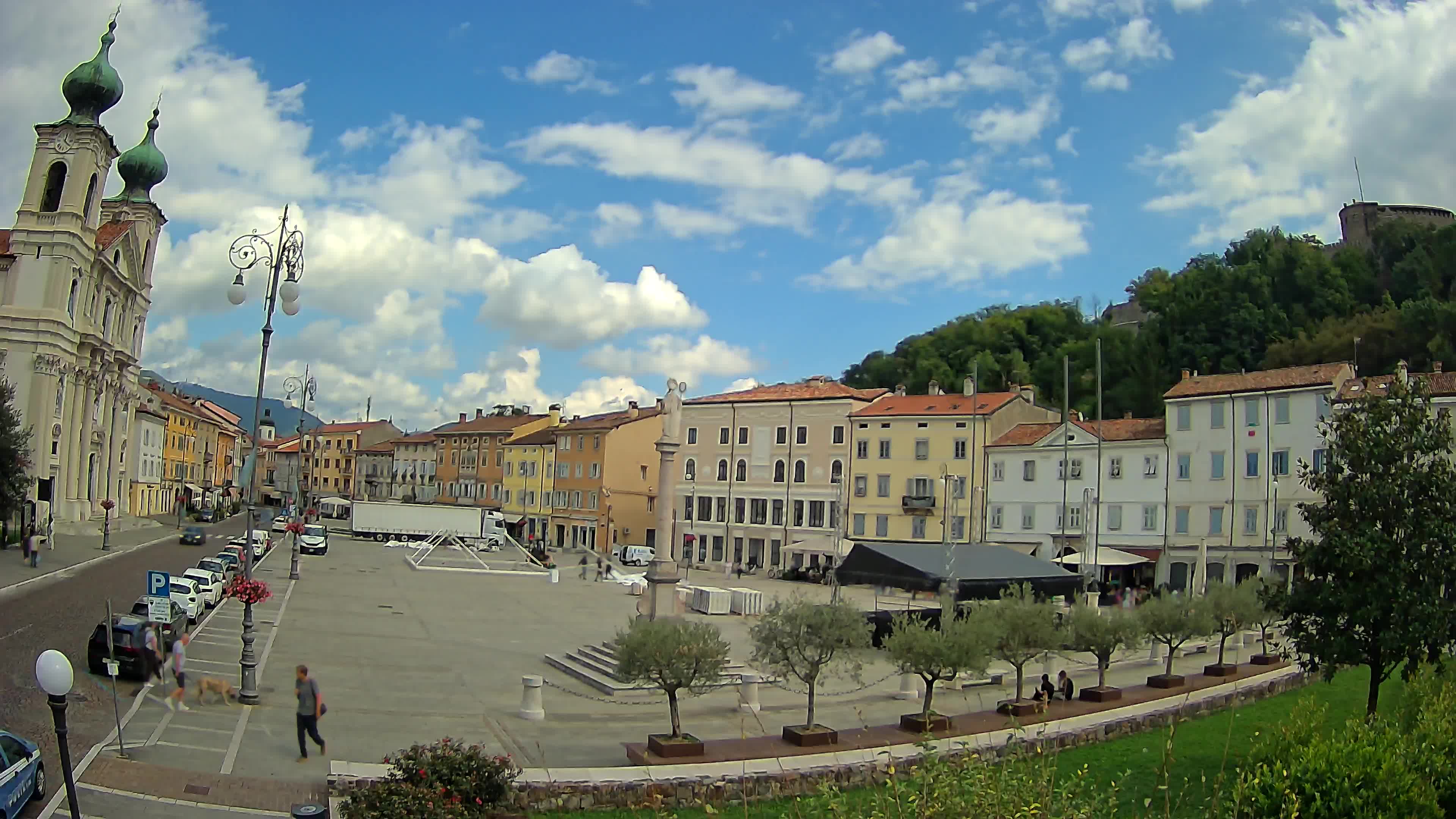 Kamera Gorica Travnik in cerkev sv. Ignacija