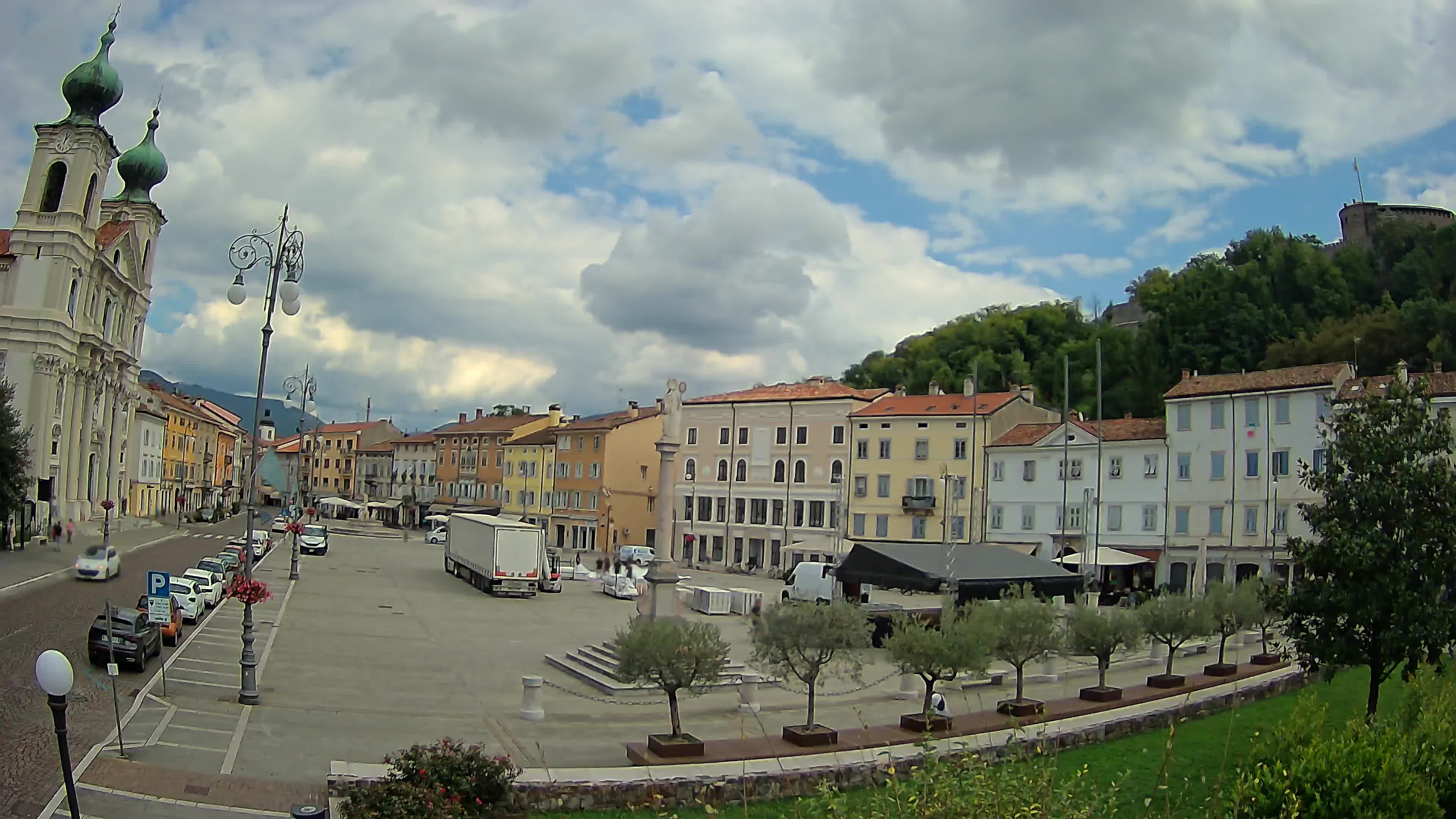 Gorizia – Plaza Vittoria – iglesia de San Pedro. Ignacio