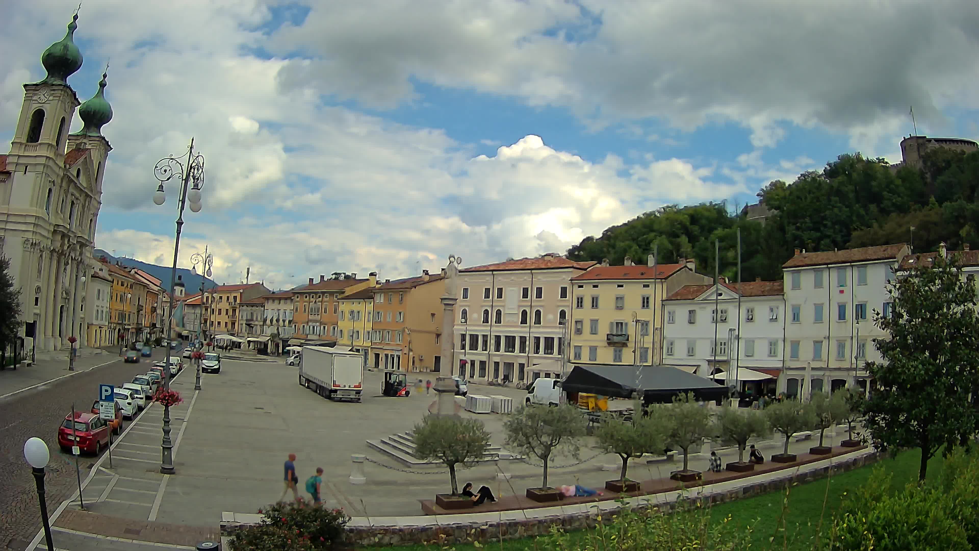 Gorizia – Plaza Vittoria – iglesia de San Pedro. Ignacio