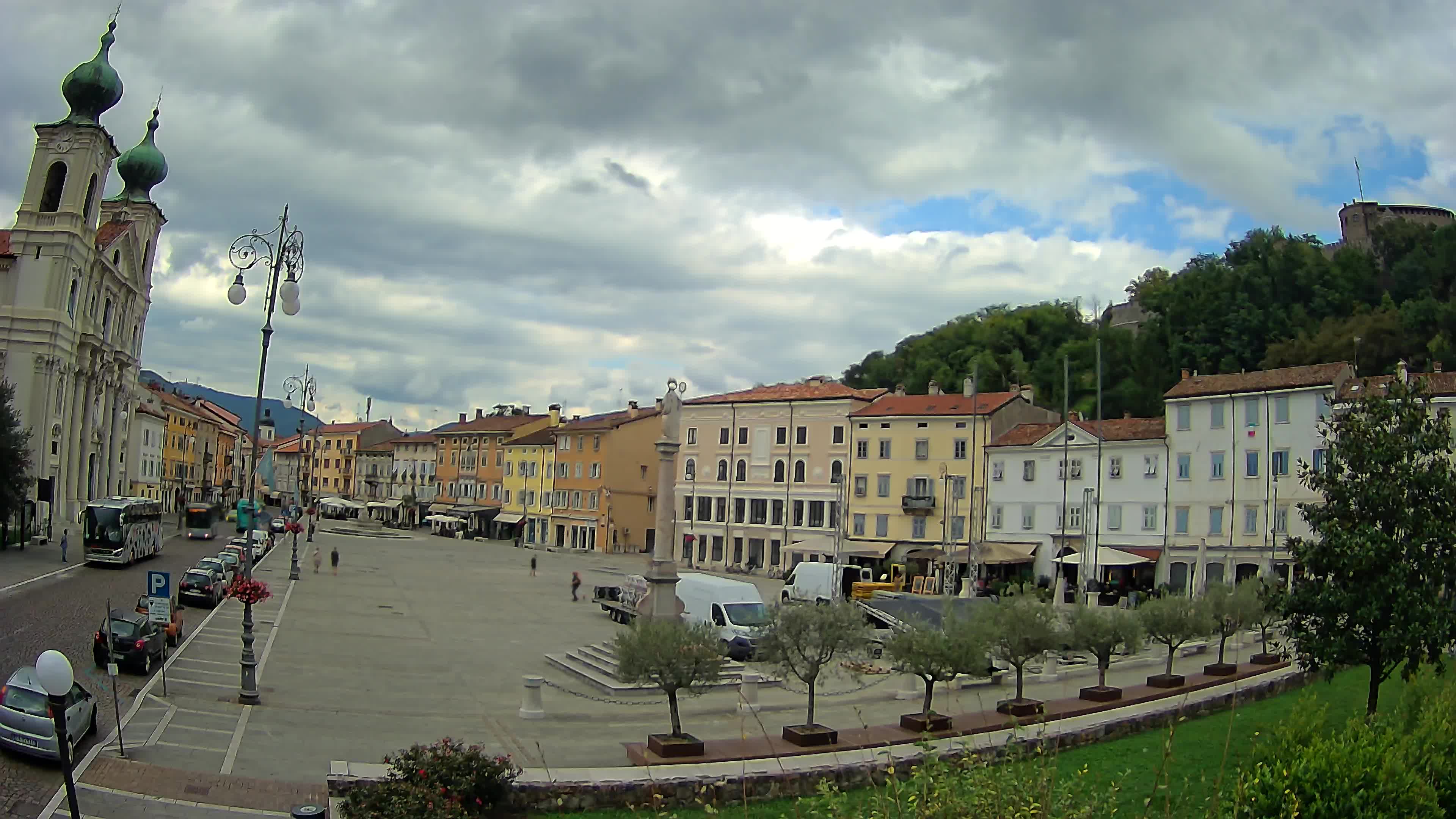 Gorizia Piazza della Vittoria e chiesa di S. Ignazio