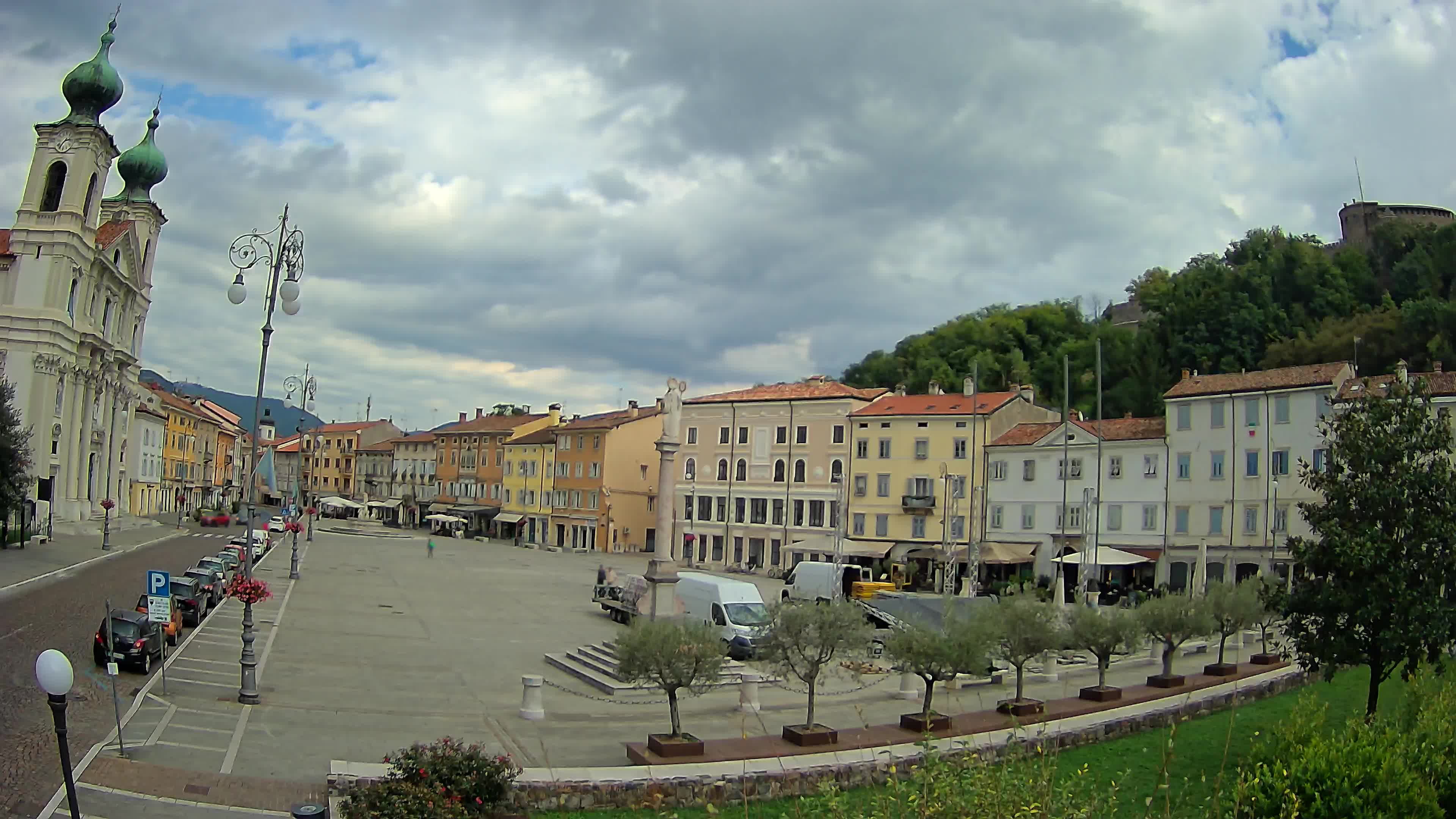 Gorizia – Plaza Vittoria – iglesia de San Pedro. Ignacio