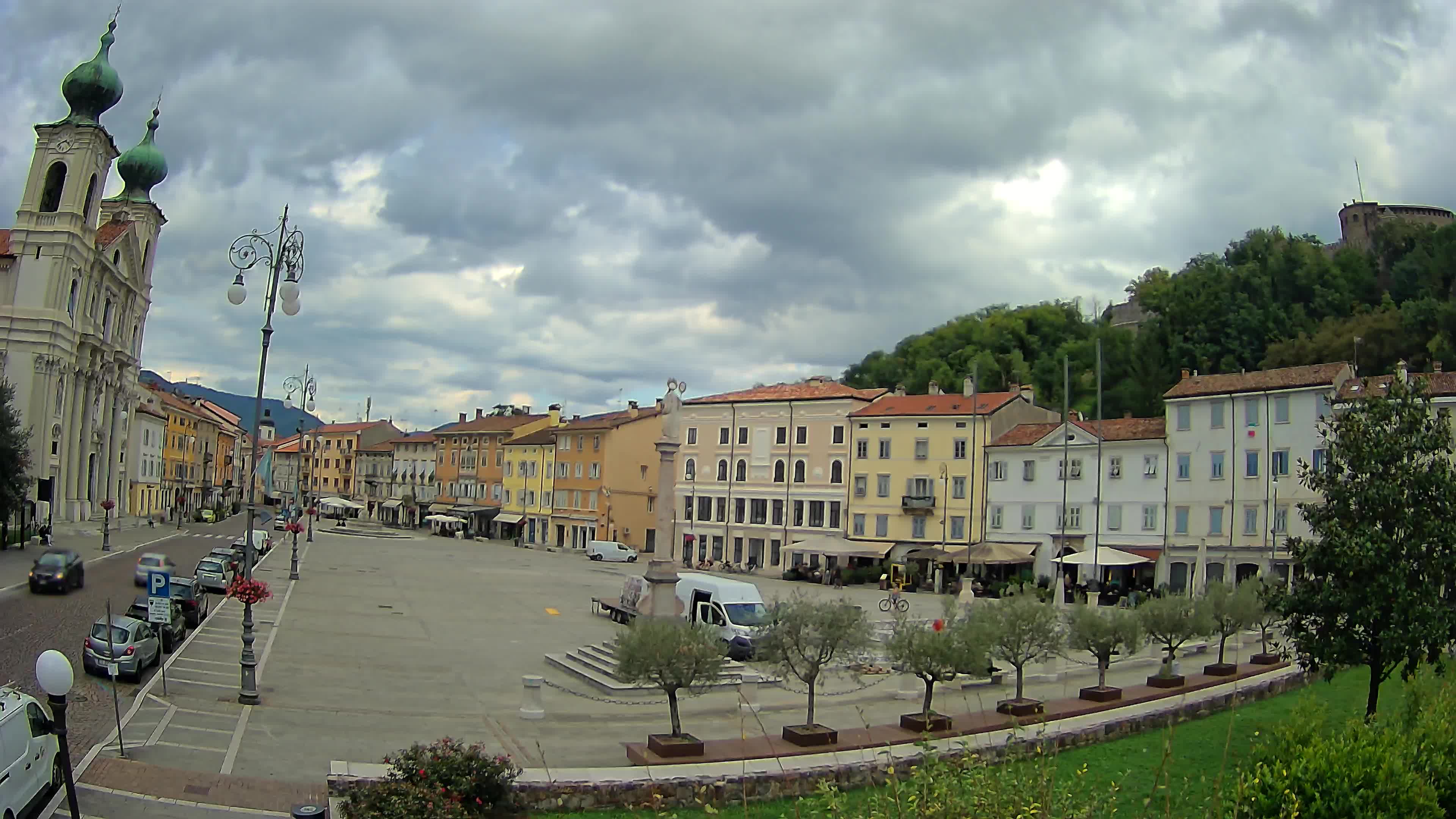Gorizia – Plaza Vittoria – iglesia de San Pedro. Ignacio