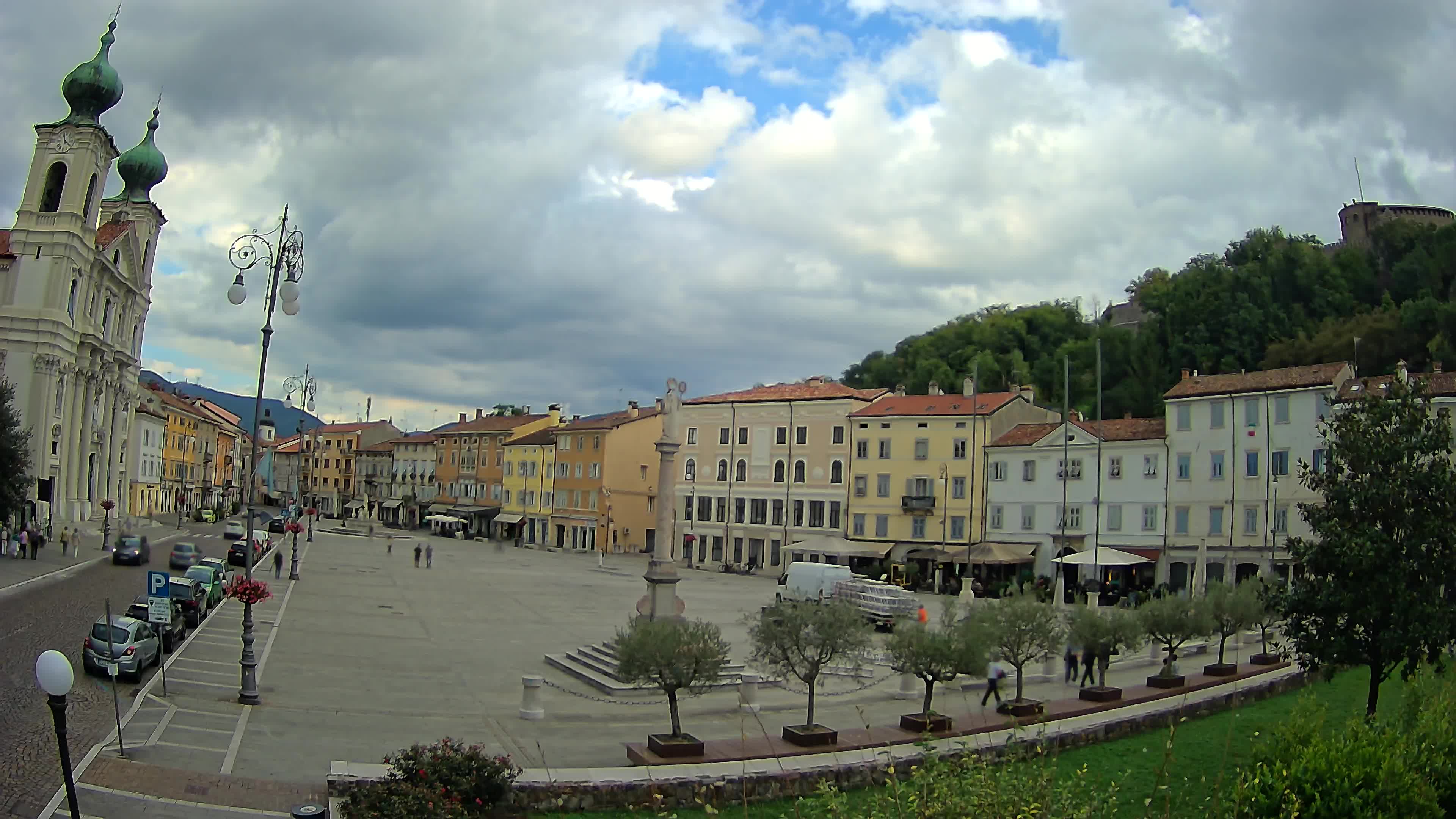 Gorizia Piazza della Vittoria e chiesa di S. Ignazio