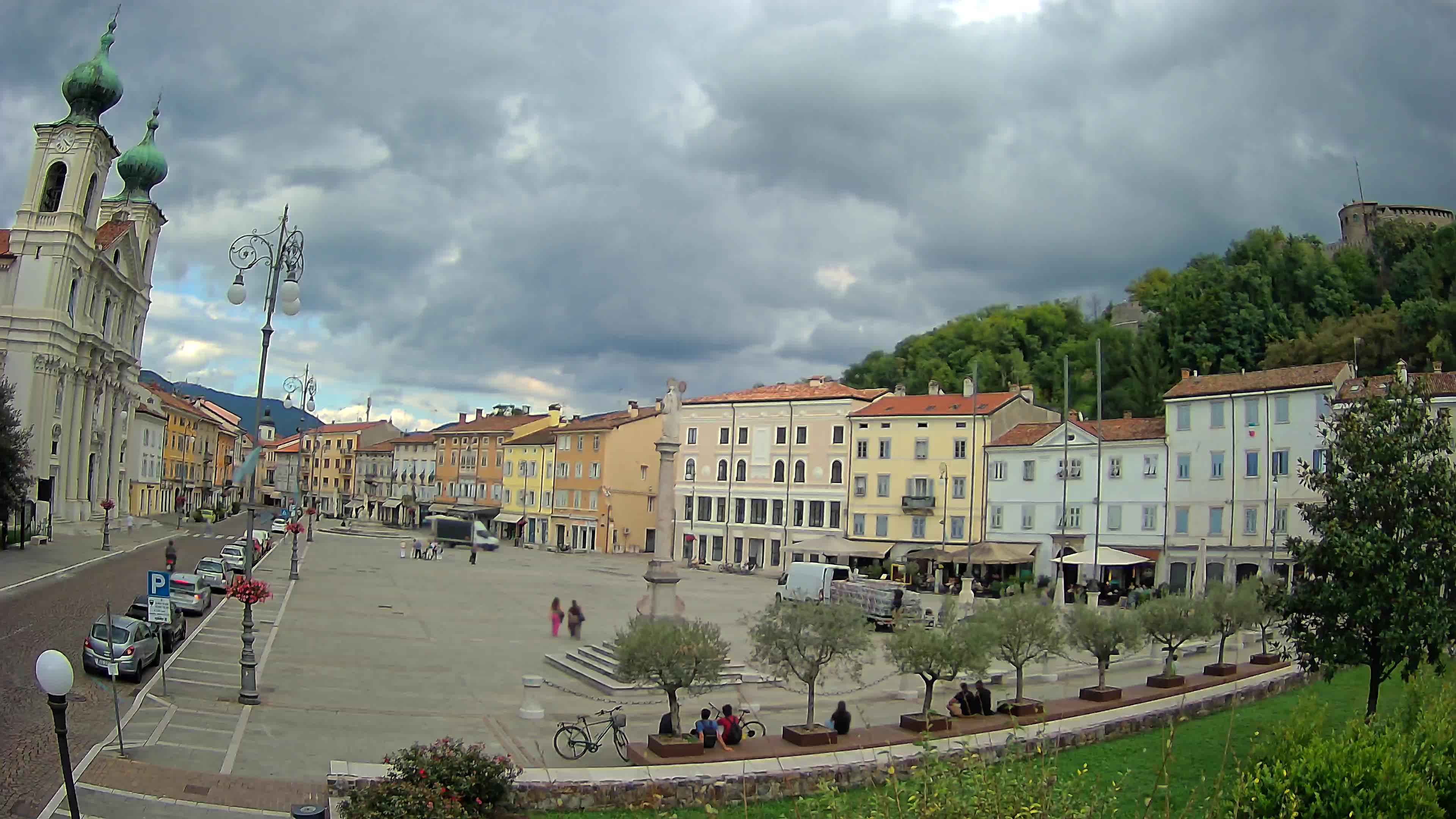 Gorizia Piazza della Vittoria e chiesa di S. Ignazio