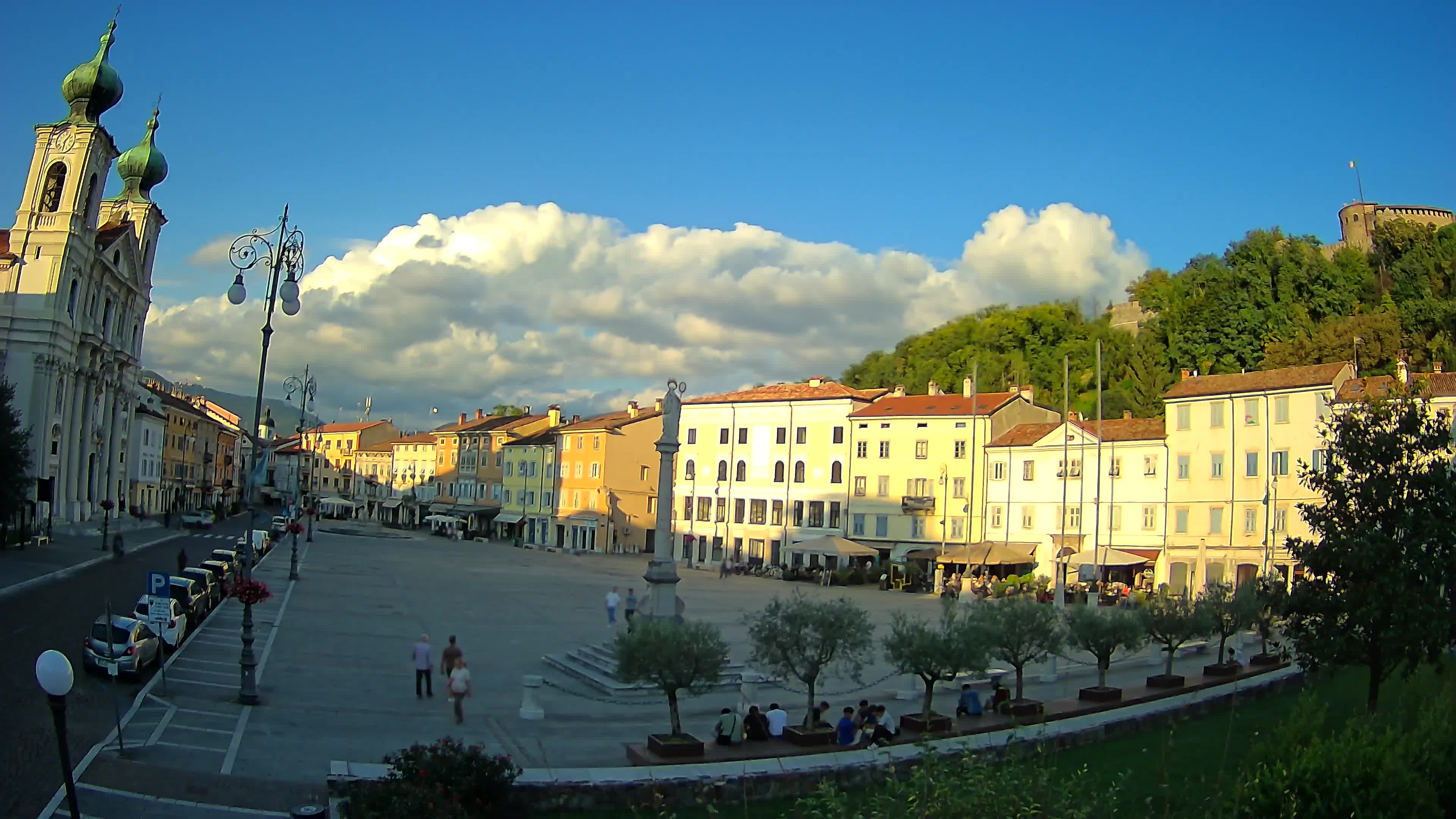 Kamera Gorica Travnik in cerkev sv. Ignacija