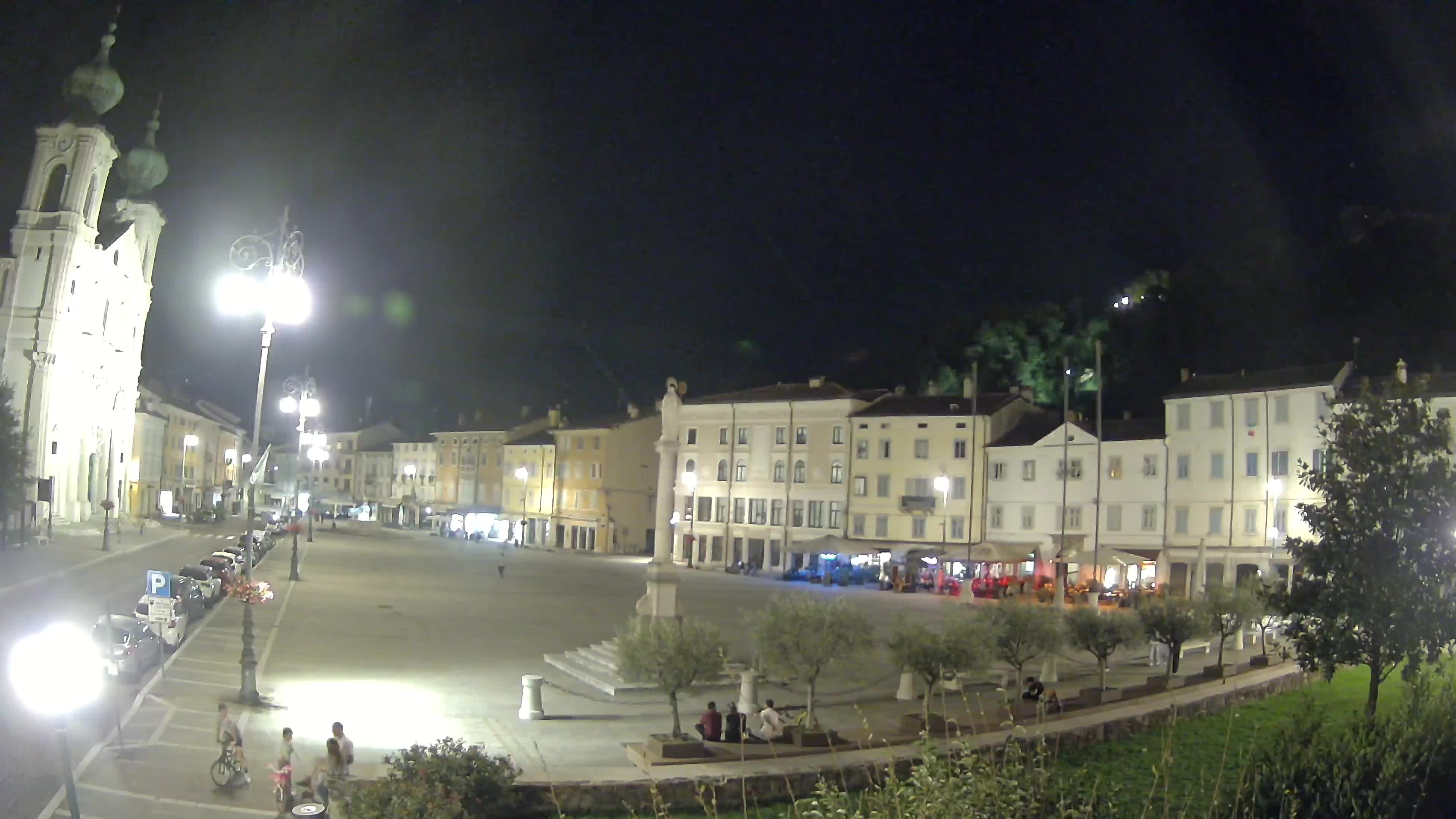 Kamera Gorica Travnik in cerkev sv. Ignacija