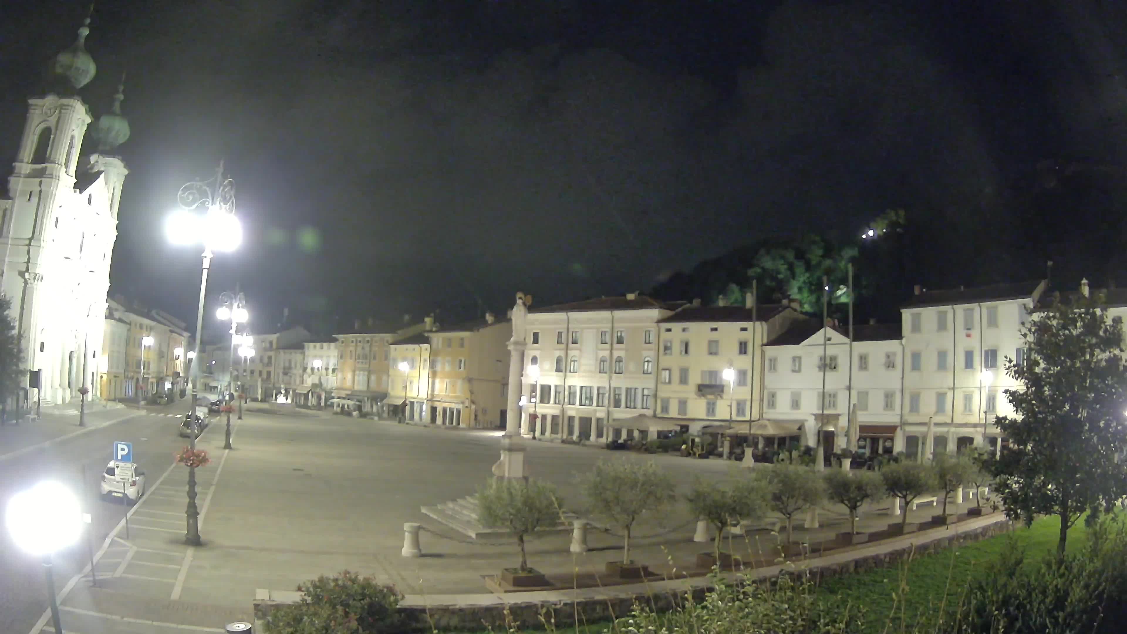 Gorizia Piazza della Vittoria e chiesa di S. Ignazio