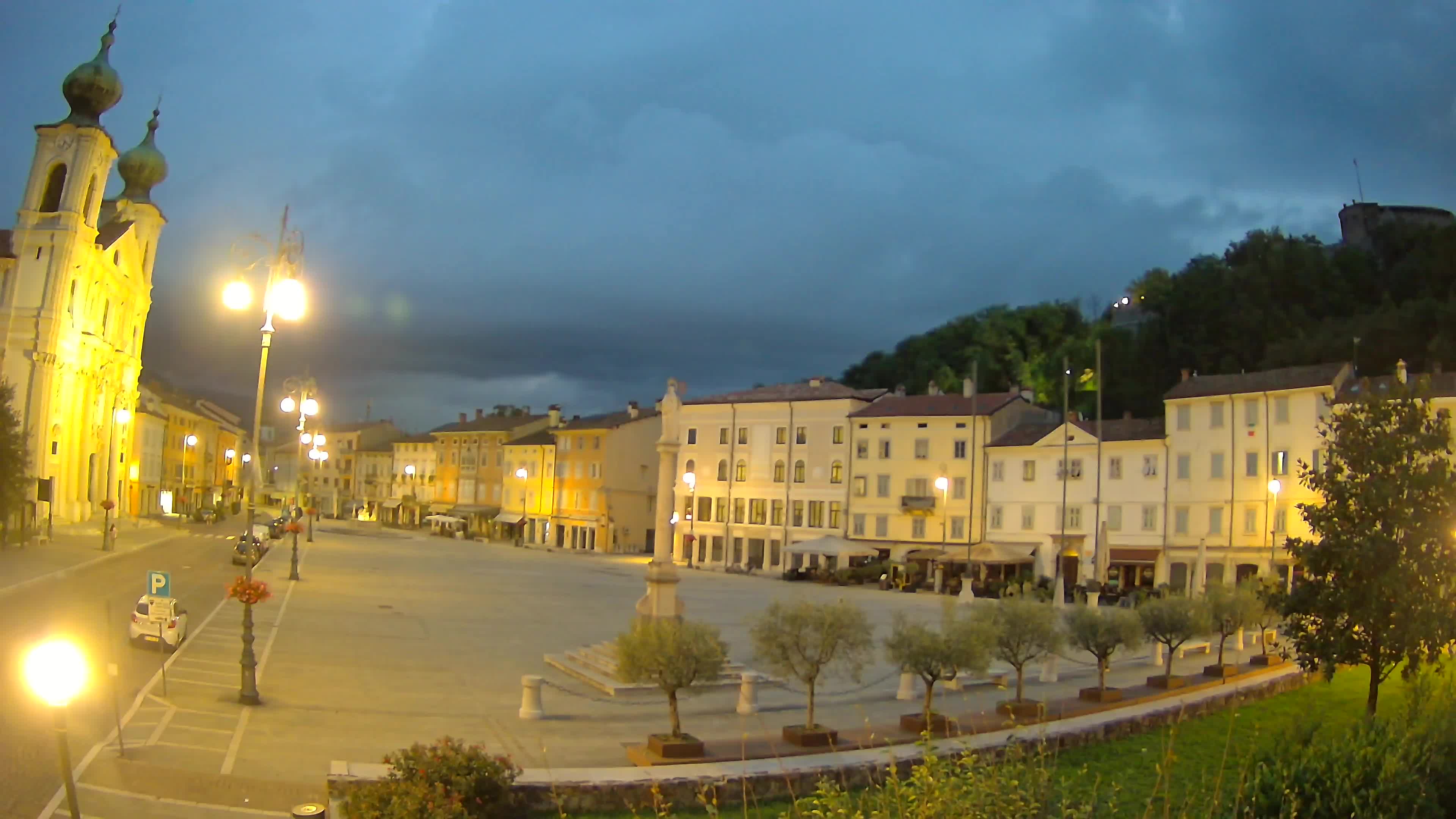 Kamera Gorica Travnik in cerkev sv. Ignacija
