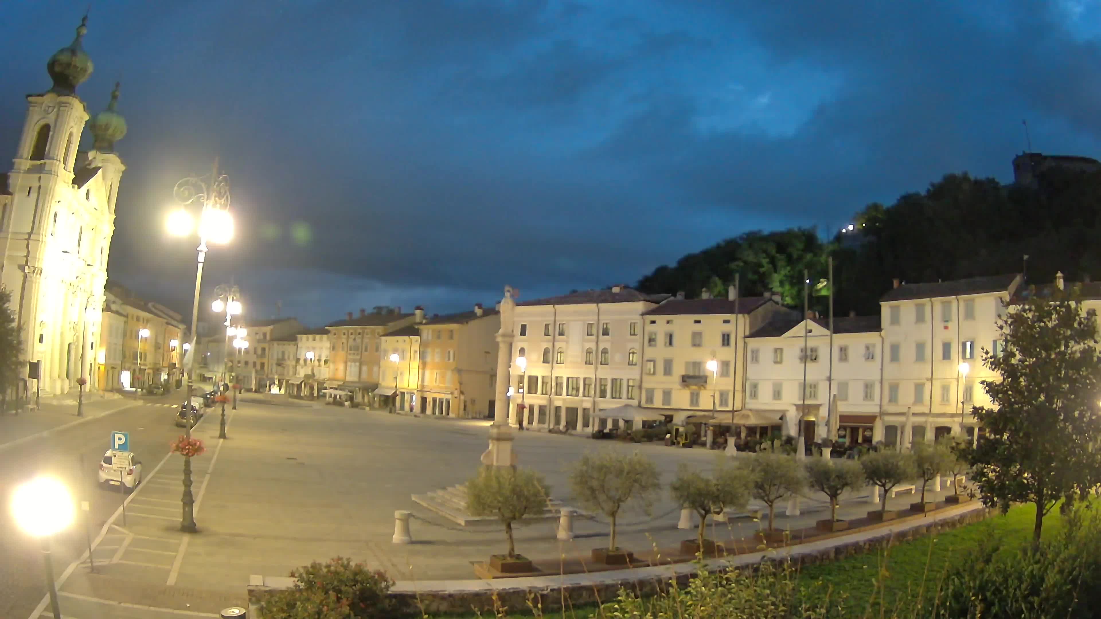 Kamera Gorica Travnik in cerkev sv. Ignacija
