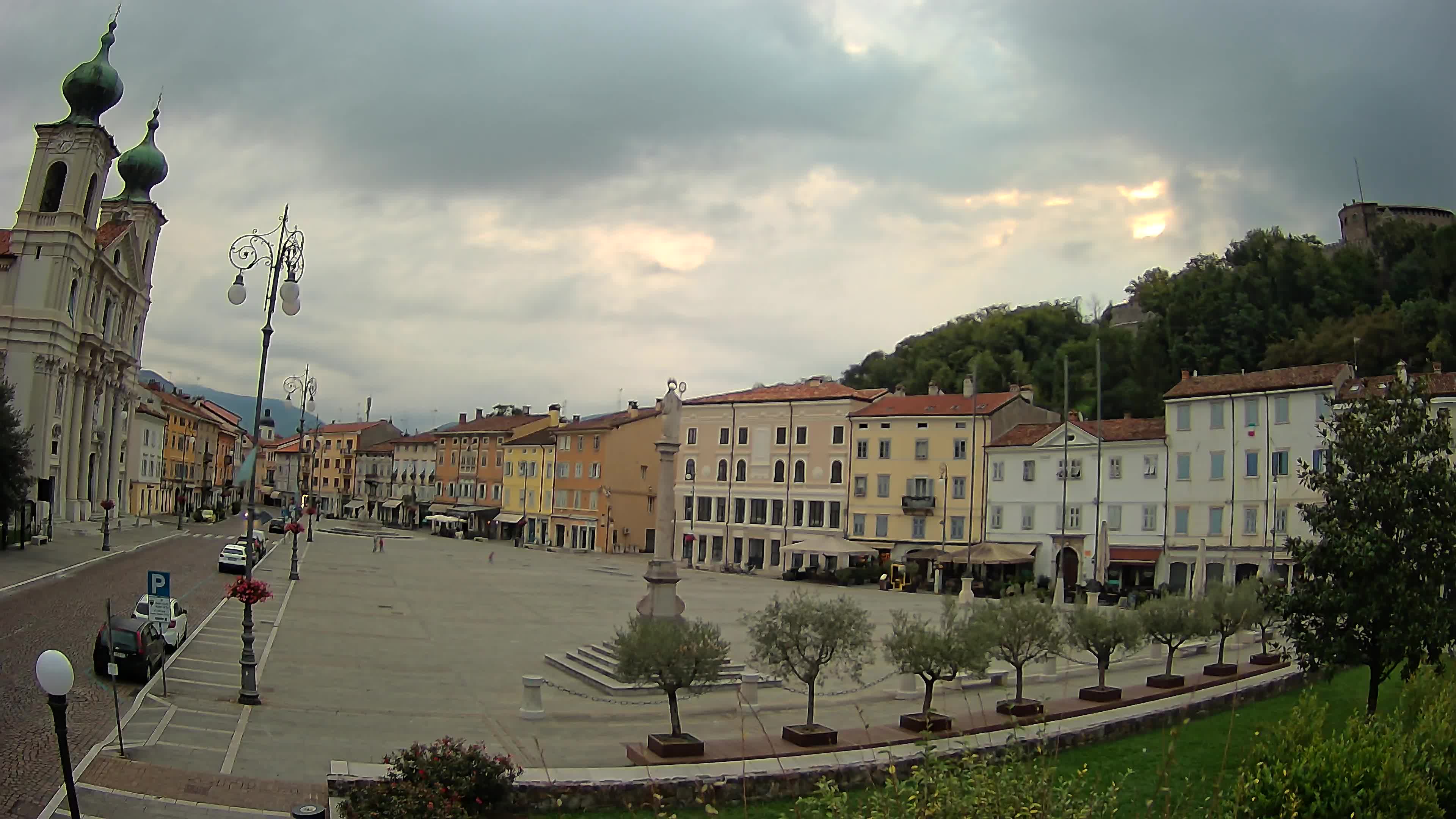 Gorizia Piazza della Vittoria e chiesa di S. Ignazio