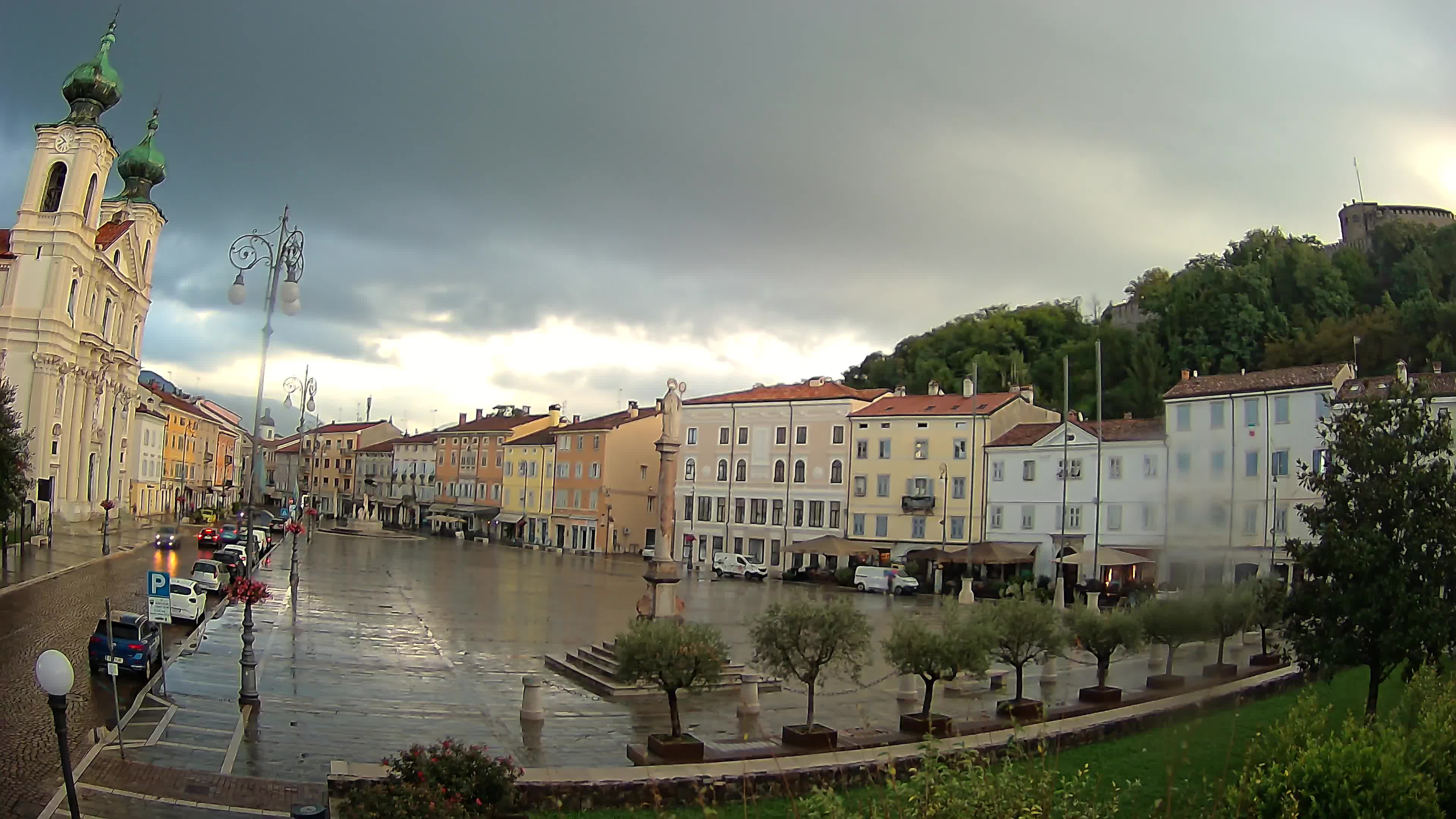 Gorizia Piazza della Vittoria e chiesa di S. Ignazio