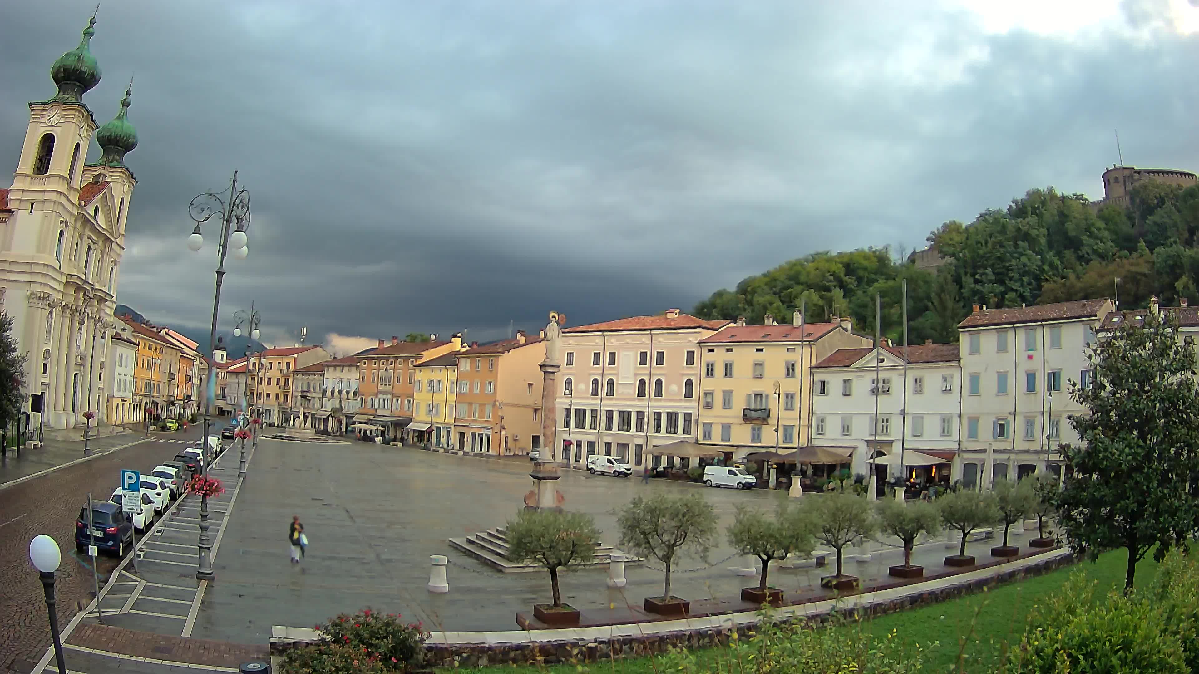 Gorizia Piazza della Vittoria e chiesa di S. Ignazio