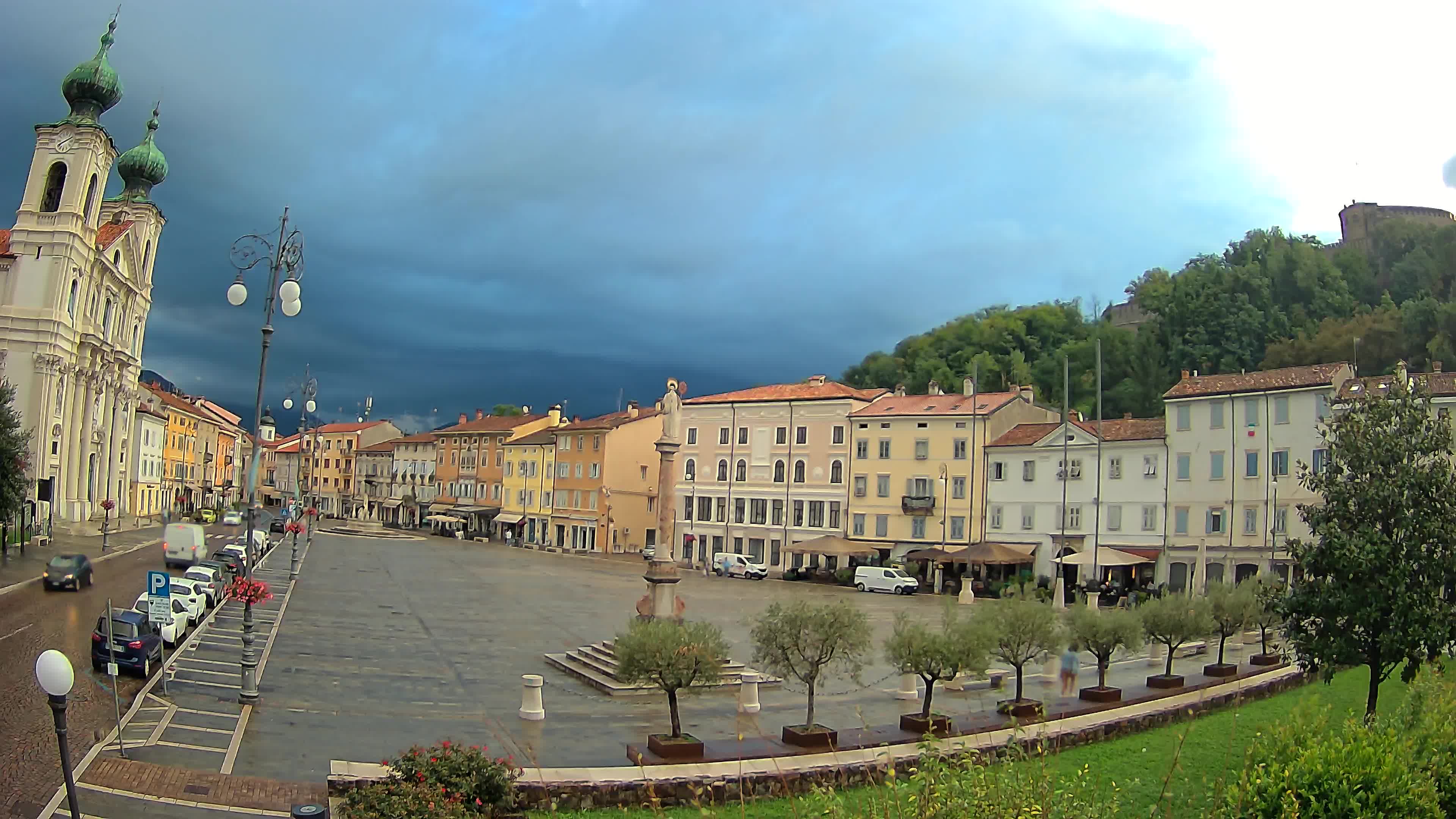Gorizia – Plaza Vittoria – iglesia de San Pedro. Ignacio