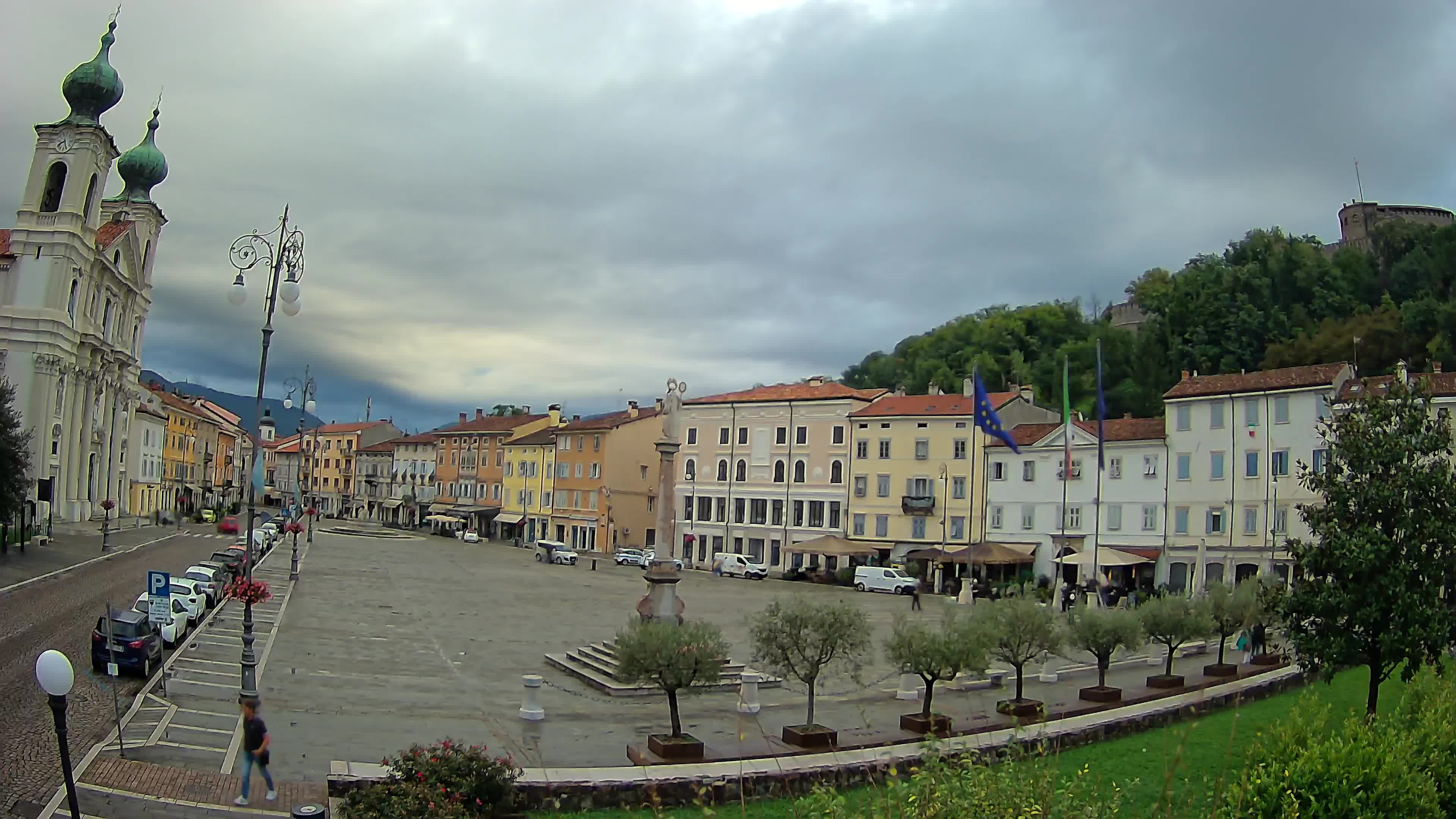 Kamera Gorica Travnik in cerkev sv. Ignacija