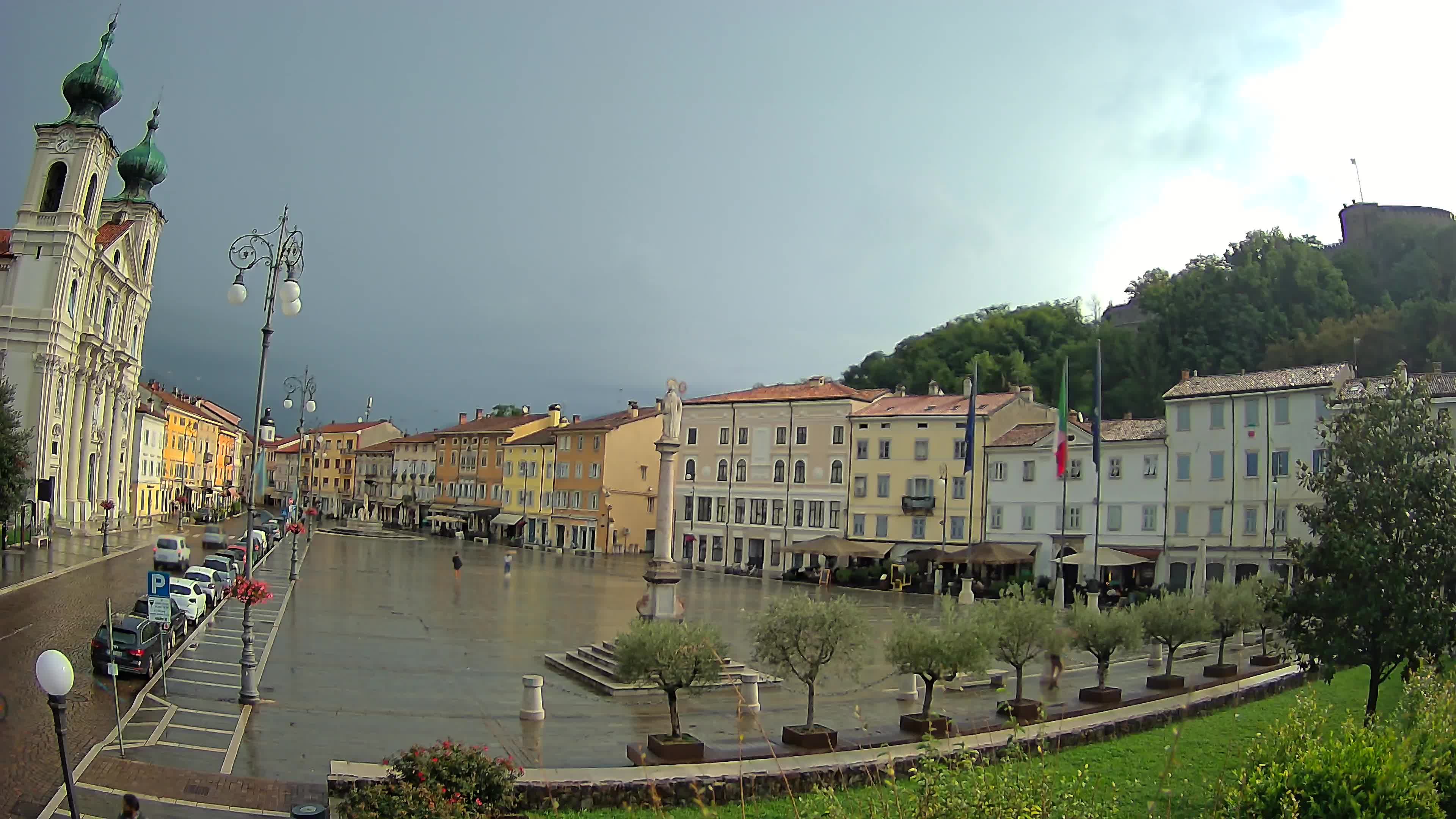Gorizia Piazza della Vittoria e chiesa di S. Ignazio