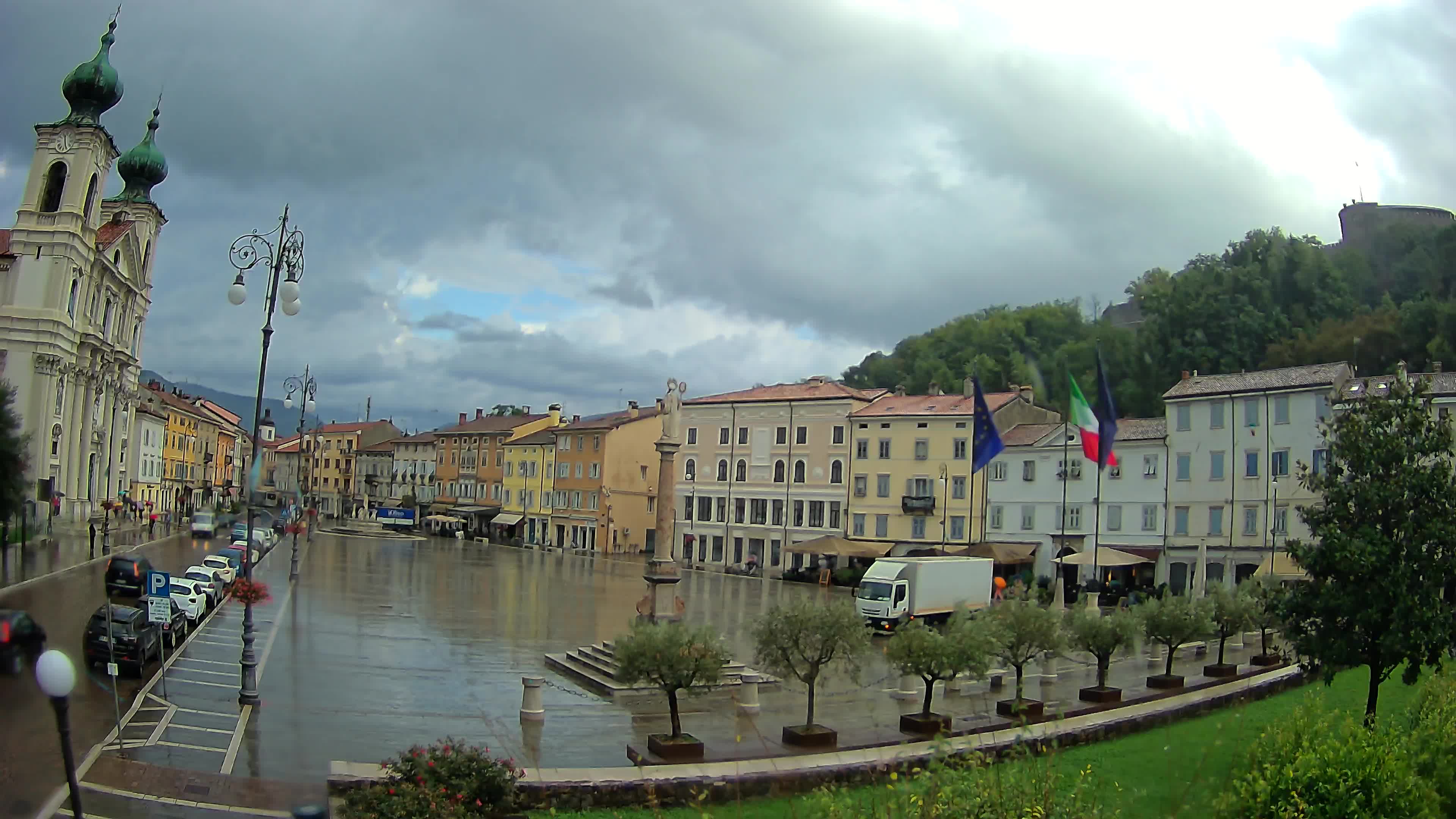 Gorizia Piazza della Vittoria e chiesa di S. Ignazio