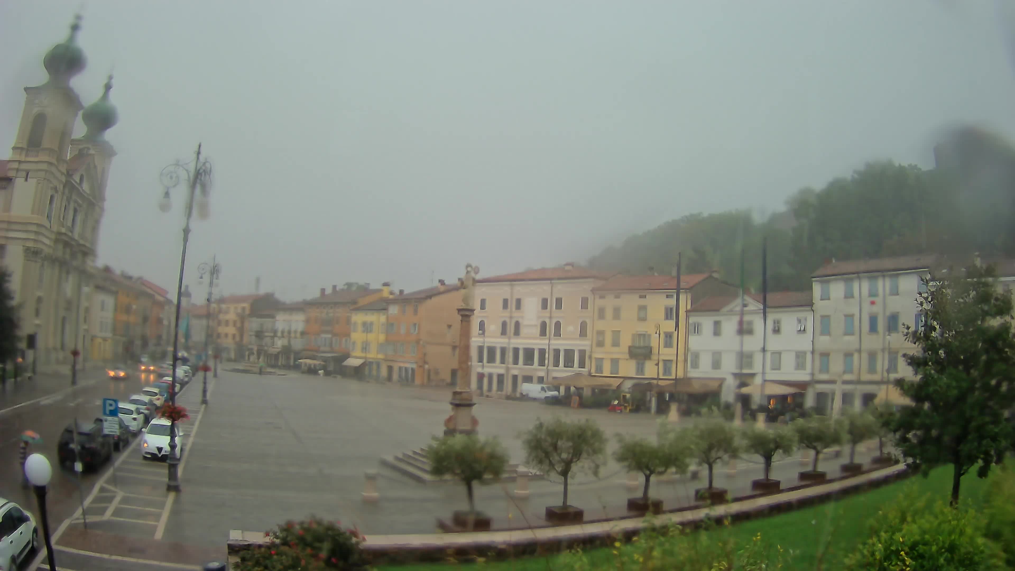 Kamera Gorica Travnik in cerkev sv. Ignacija