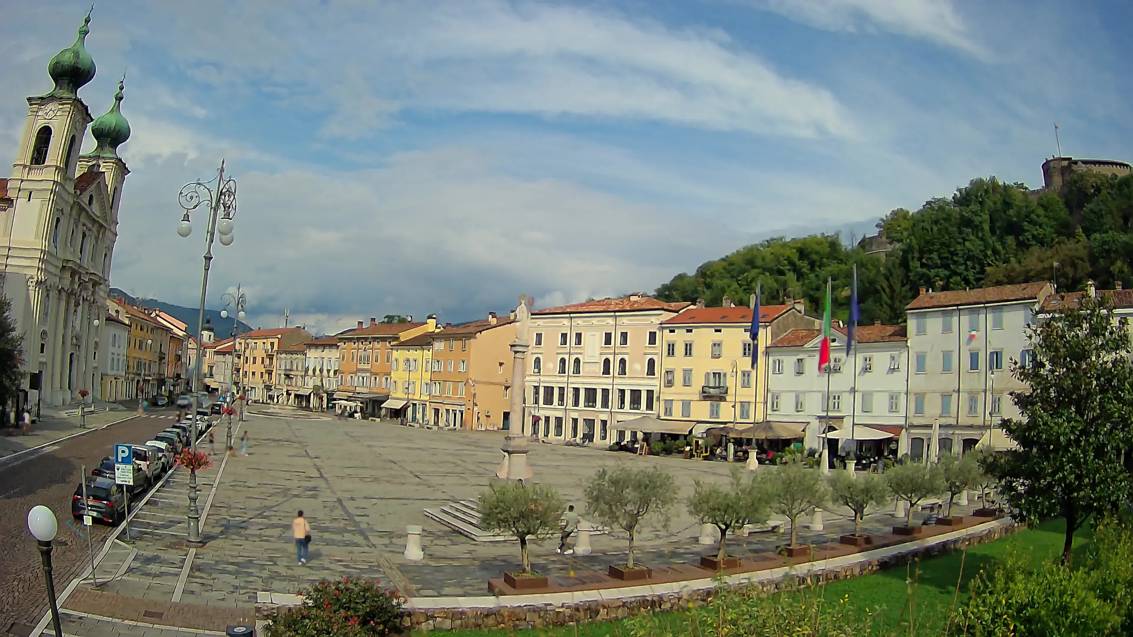 Kamera Gorica Travnik in cerkev sv. Ignacija