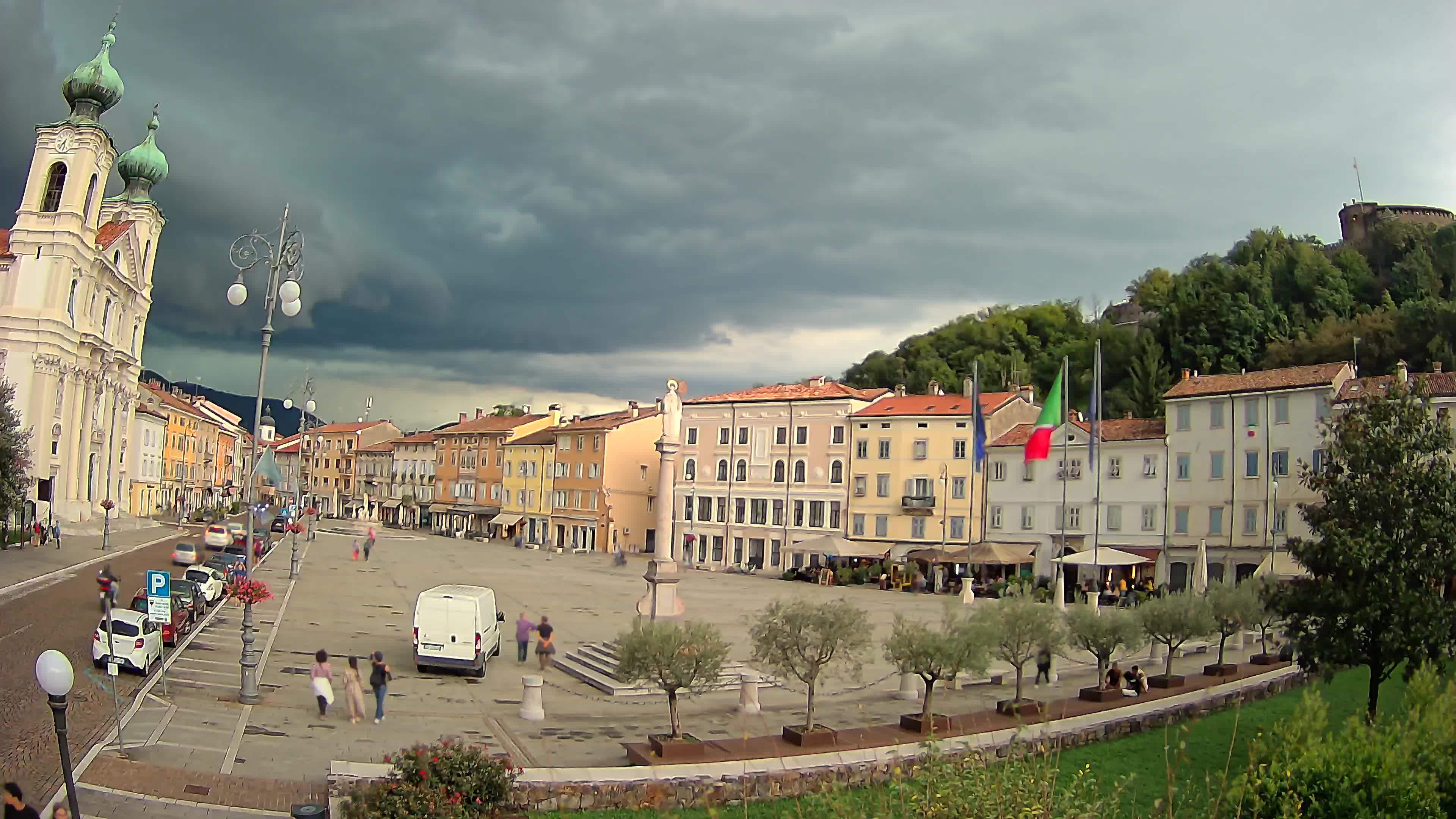 Gorizia Piazza della Vittoria e chiesa di S. Ignazio