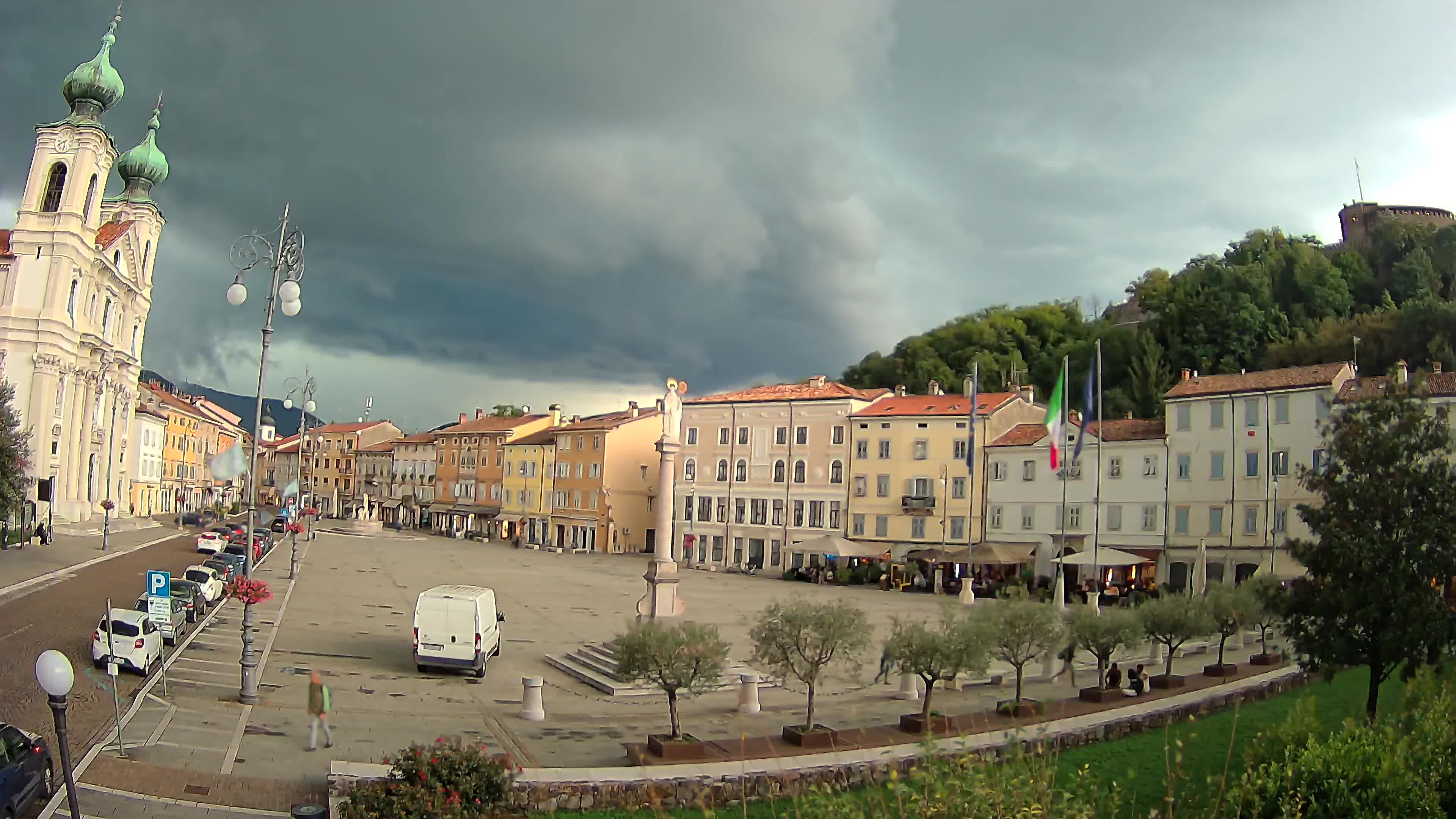 Gorizia – Plaza Vittoria – iglesia de San Pedro. Ignacio