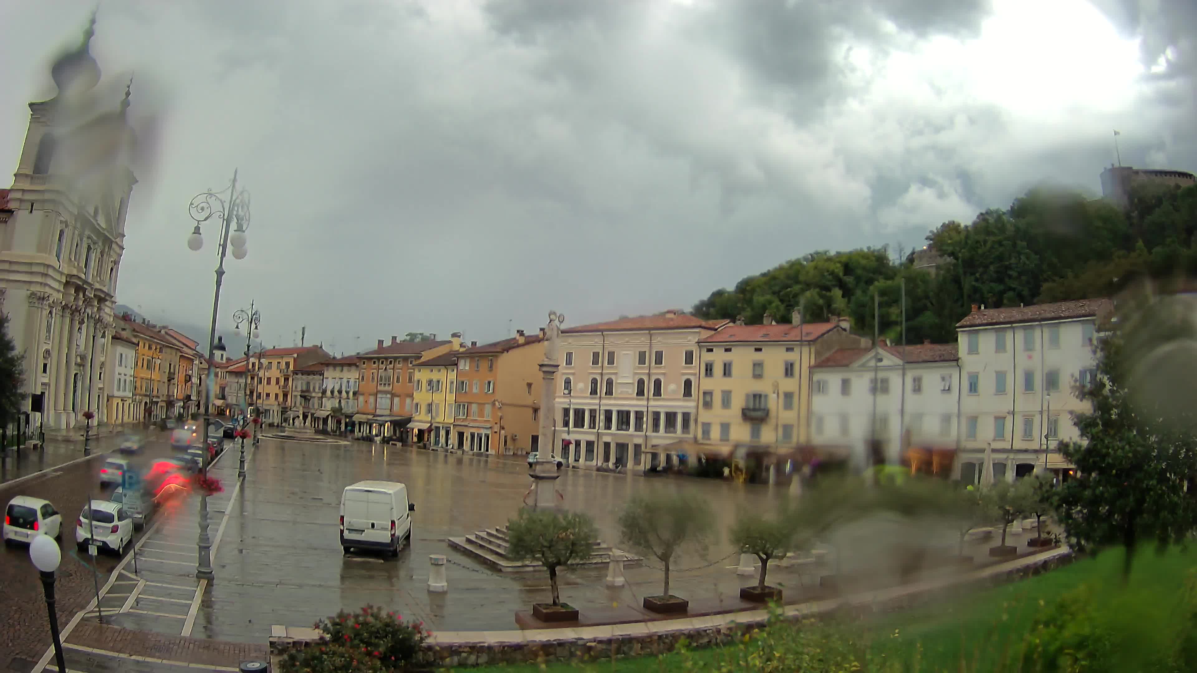 Gorizia – Plaza Vittoria – iglesia de San Pedro. Ignacio