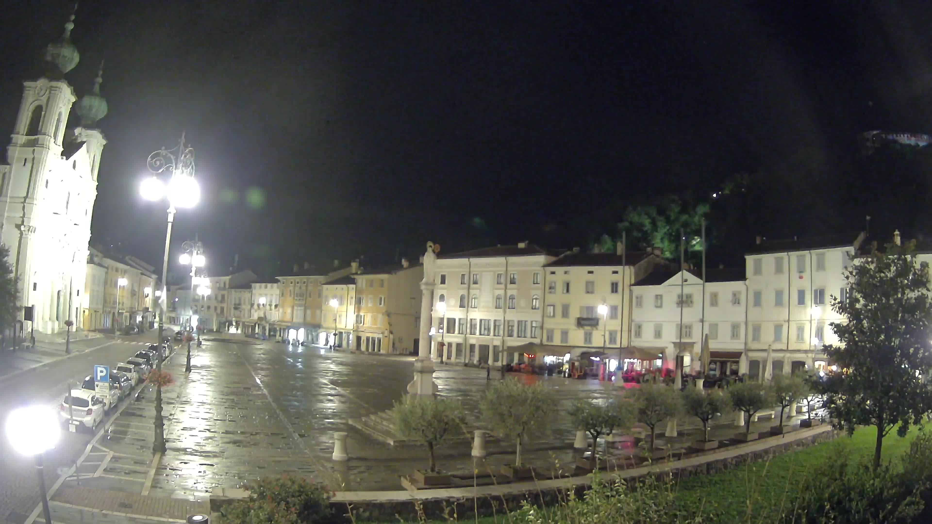 Kamera Gorica Travnik in cerkev sv. Ignacija