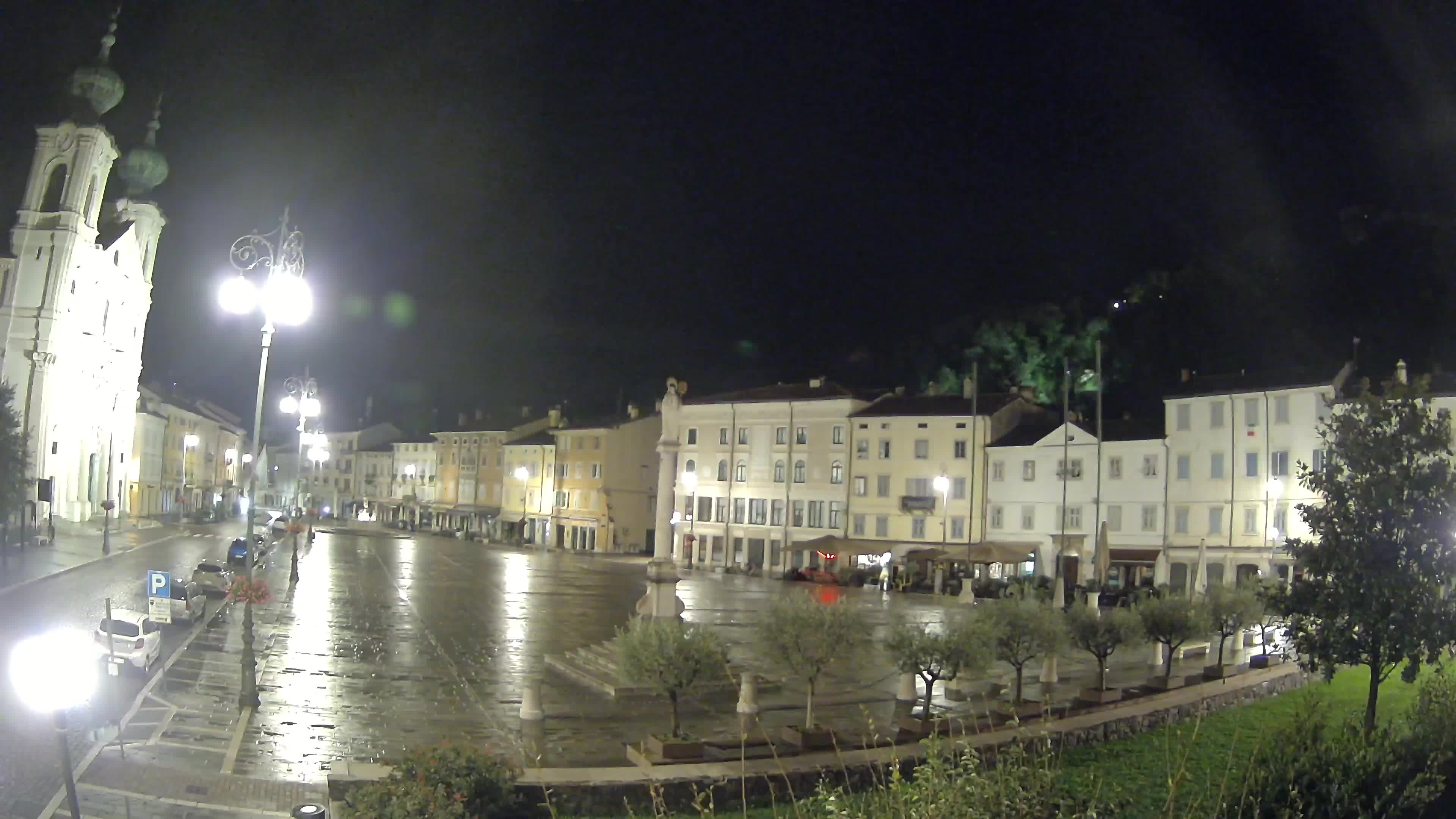Gorizia Piazza della Vittoria e chiesa di S. Ignazio