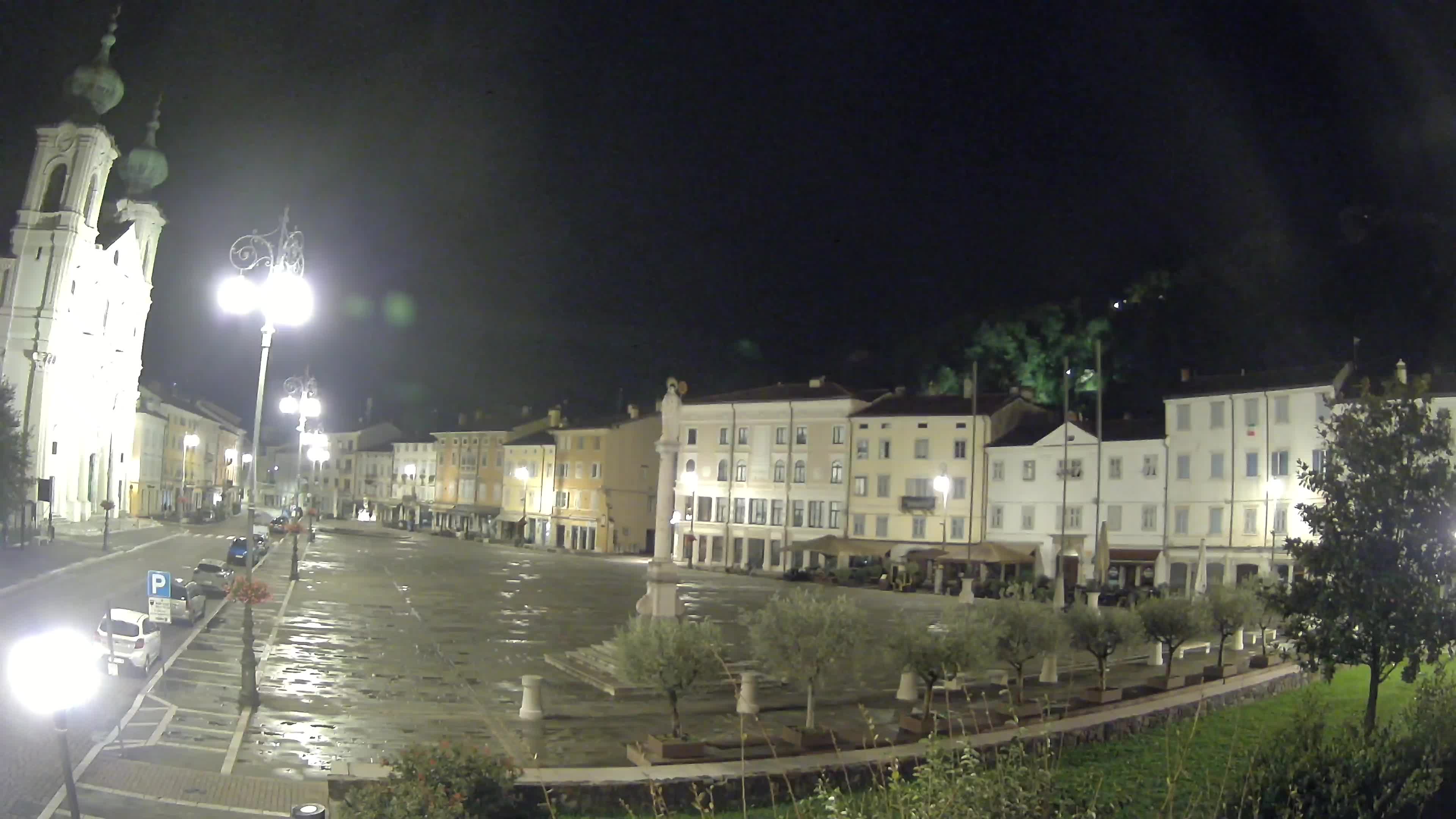Kamera Gorica Travnik in cerkev sv. Ignacija