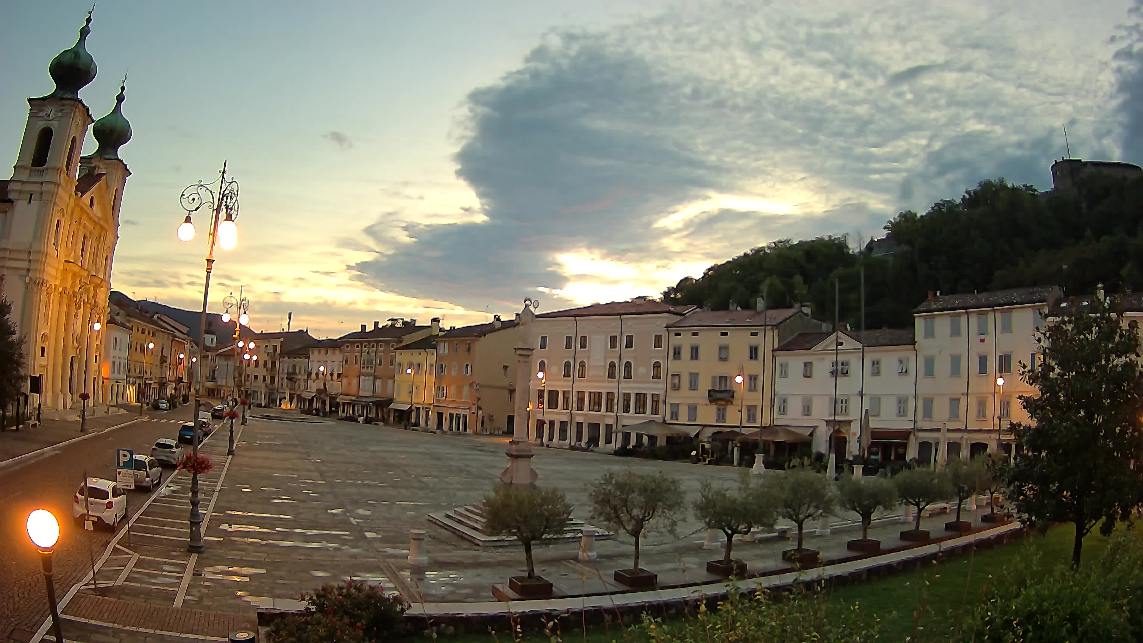 Gorizia Piazza della Vittoria e chiesa di S. Ignazio