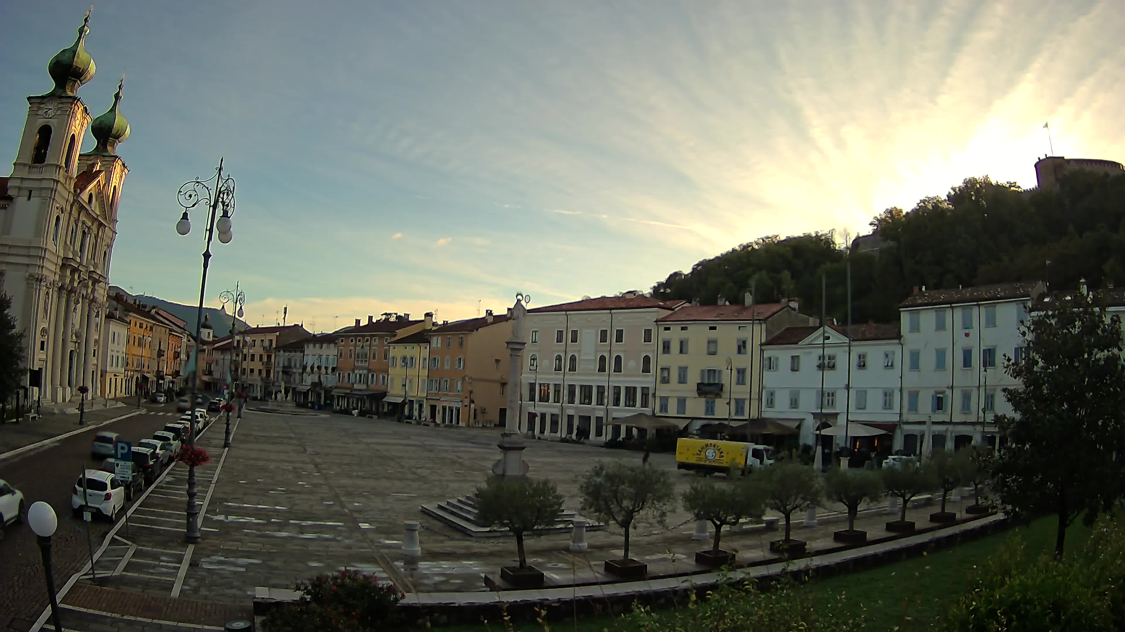 Gorizia Piazza della Vittoria e chiesa di S. Ignazio