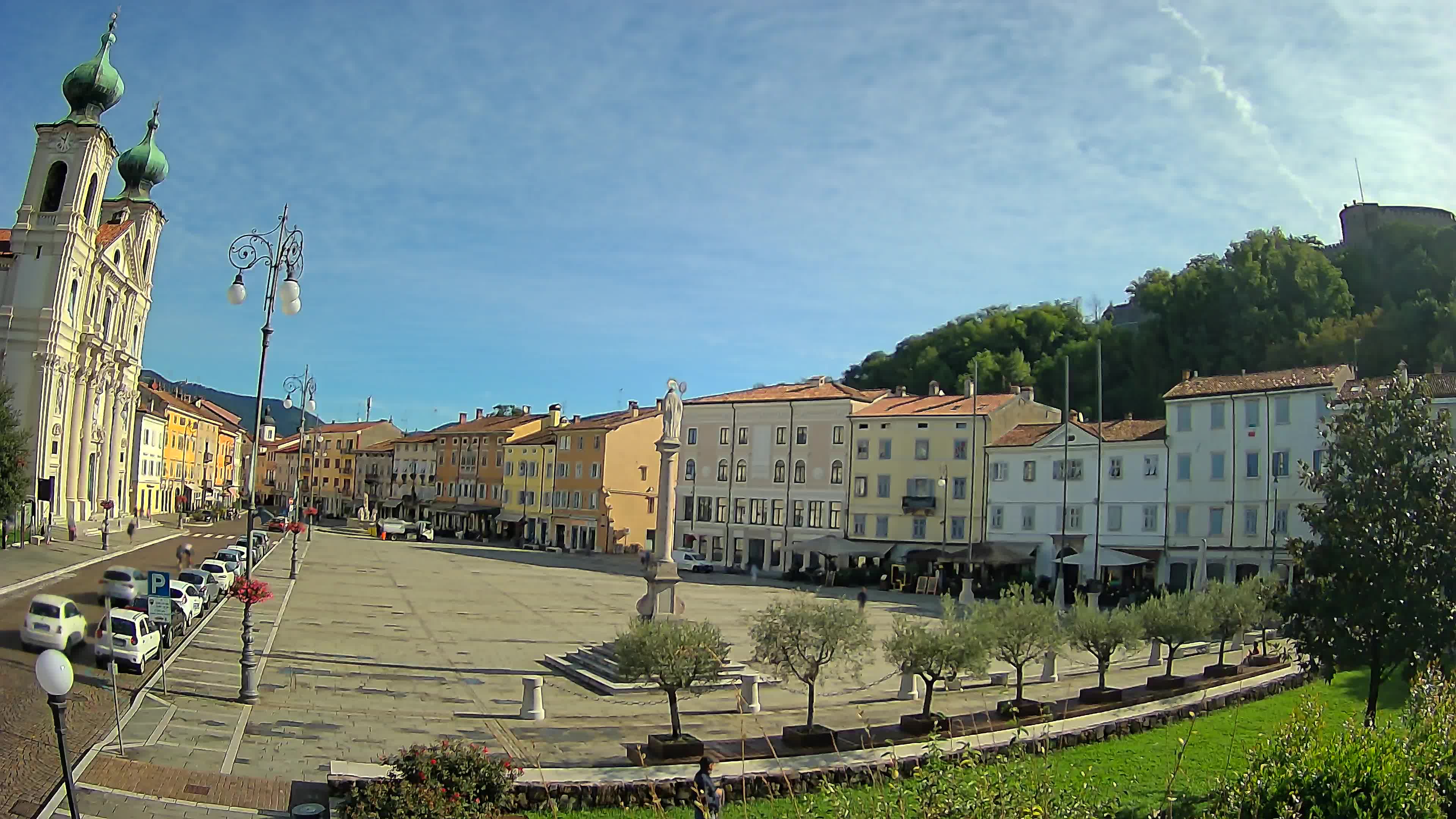 Kamera Gorica Travnik in cerkev sv. Ignacija