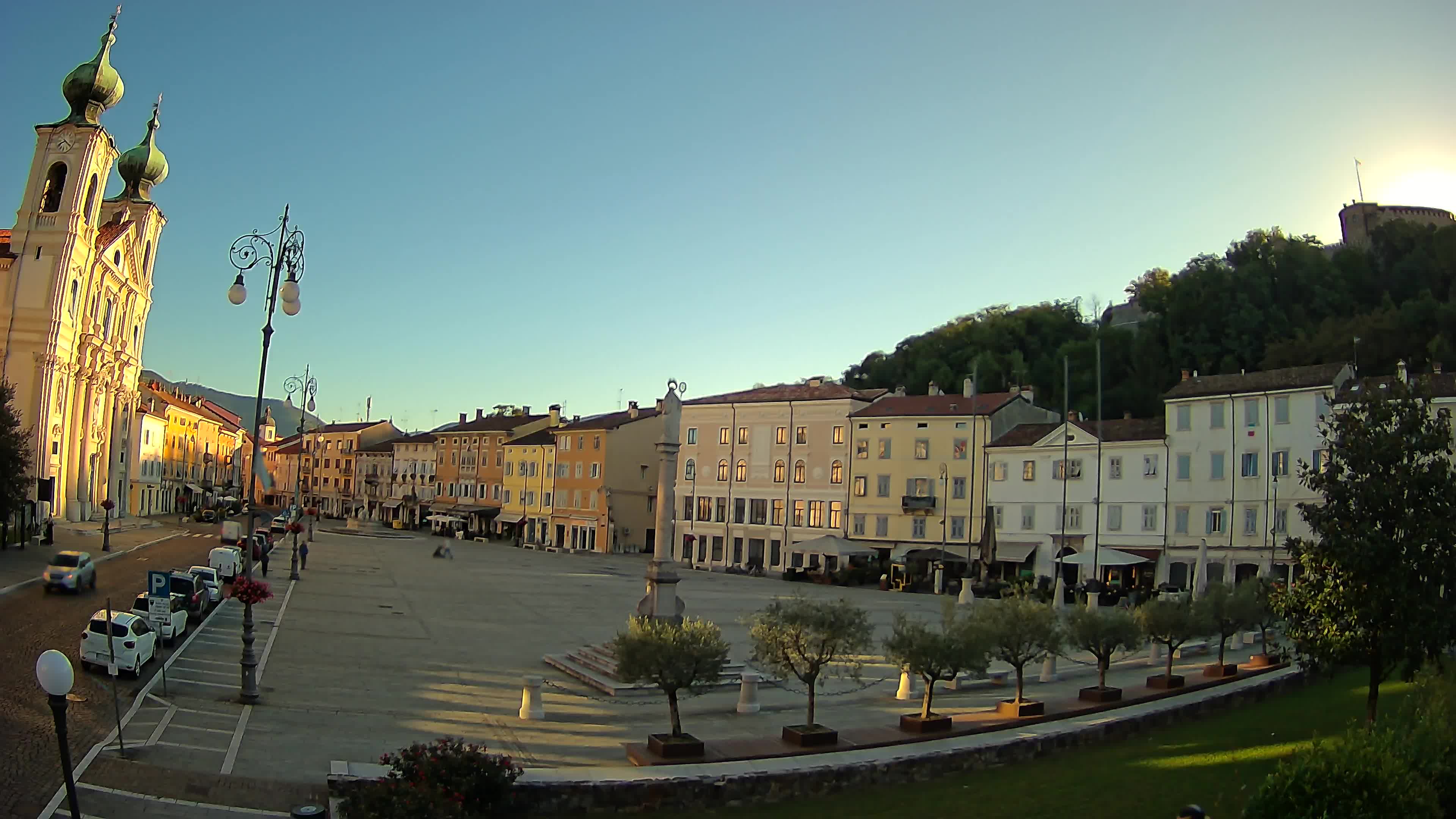Kamera Gorica Travnik in cerkev sv. Ignacija