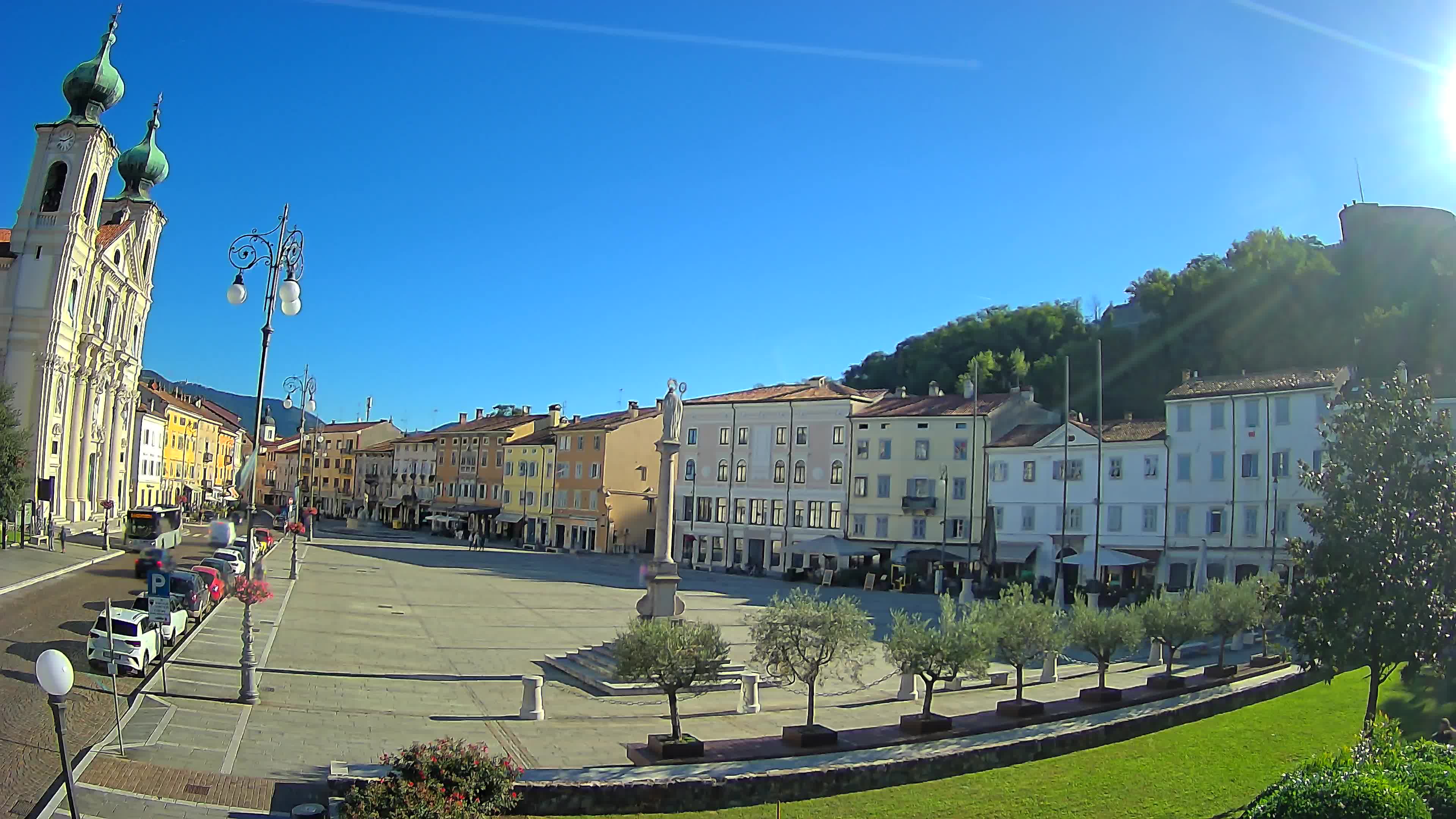 Kamera Gorica Travnik in cerkev sv. Ignacija
