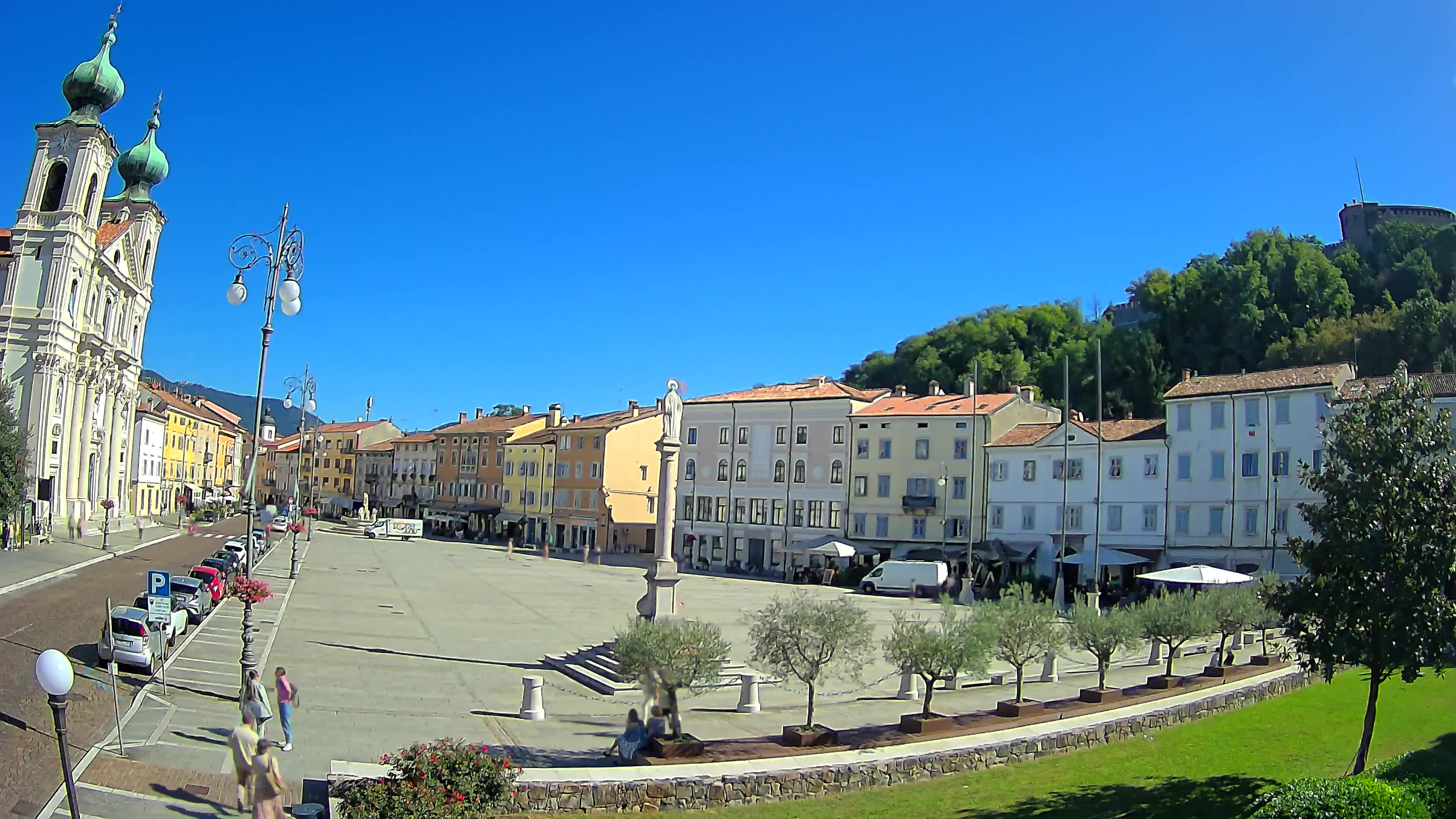 Gorizia Piazza della Vittoria e chiesa di S. Ignazio