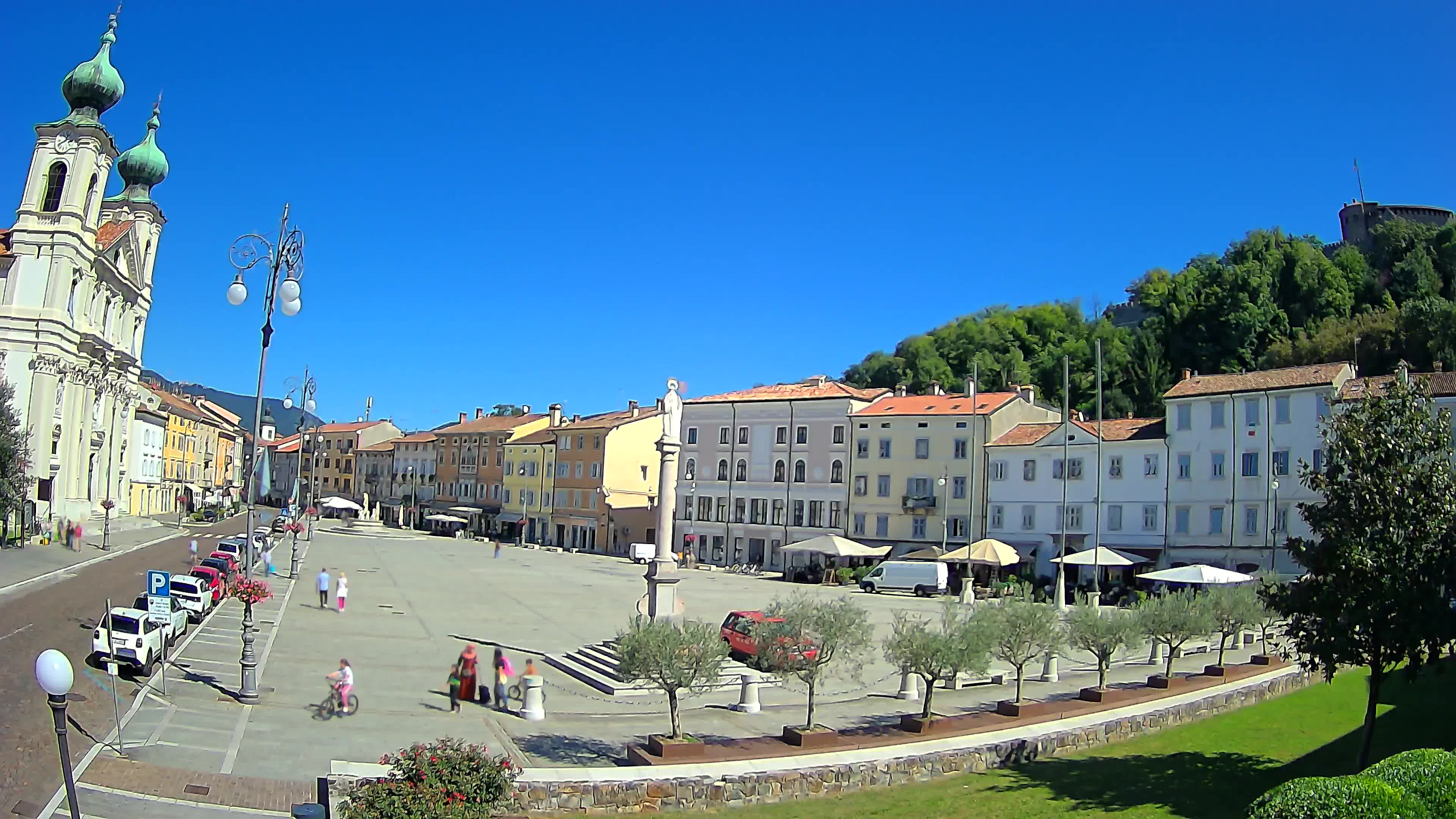 Gorizia Piazza della Vittoria e chiesa di S. Ignazio