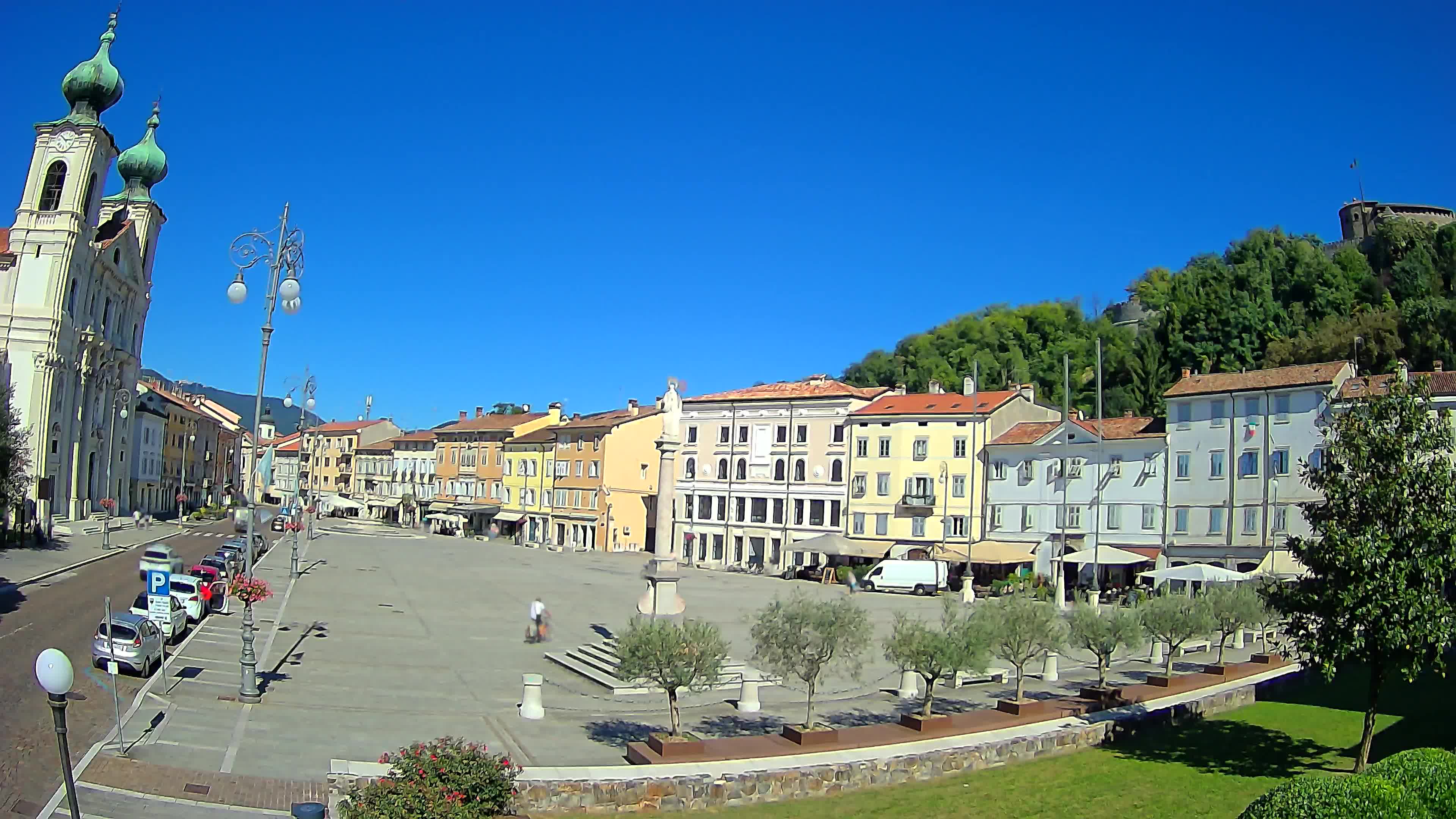 Kamera Gorica Travnik in cerkev sv. Ignacija