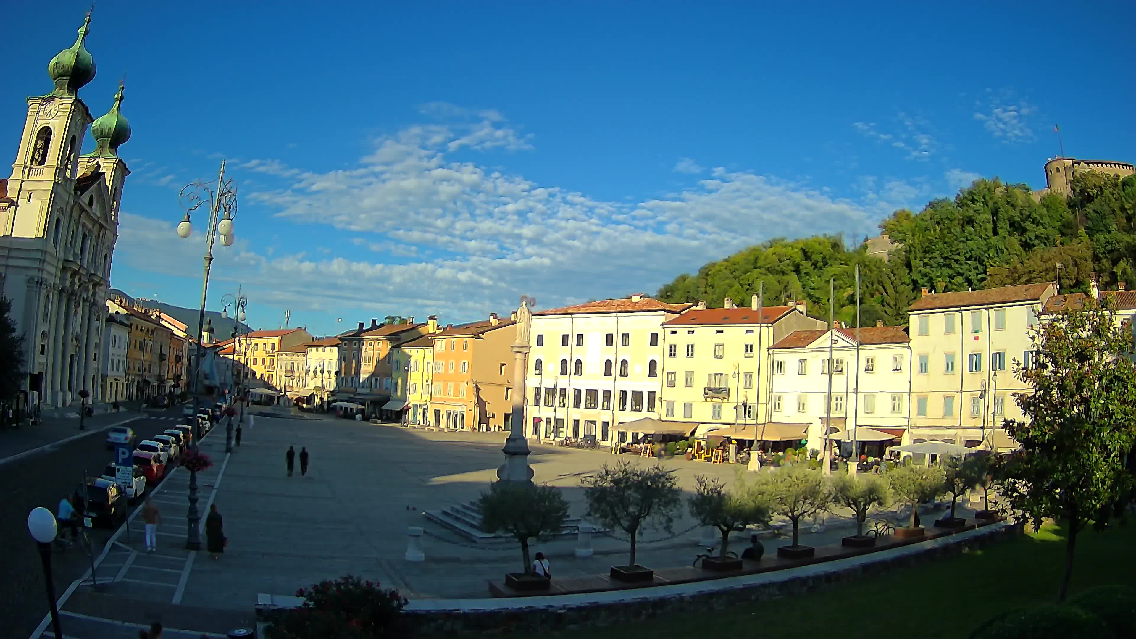 Kamera Gorica Travnik in cerkev sv. Ignacija