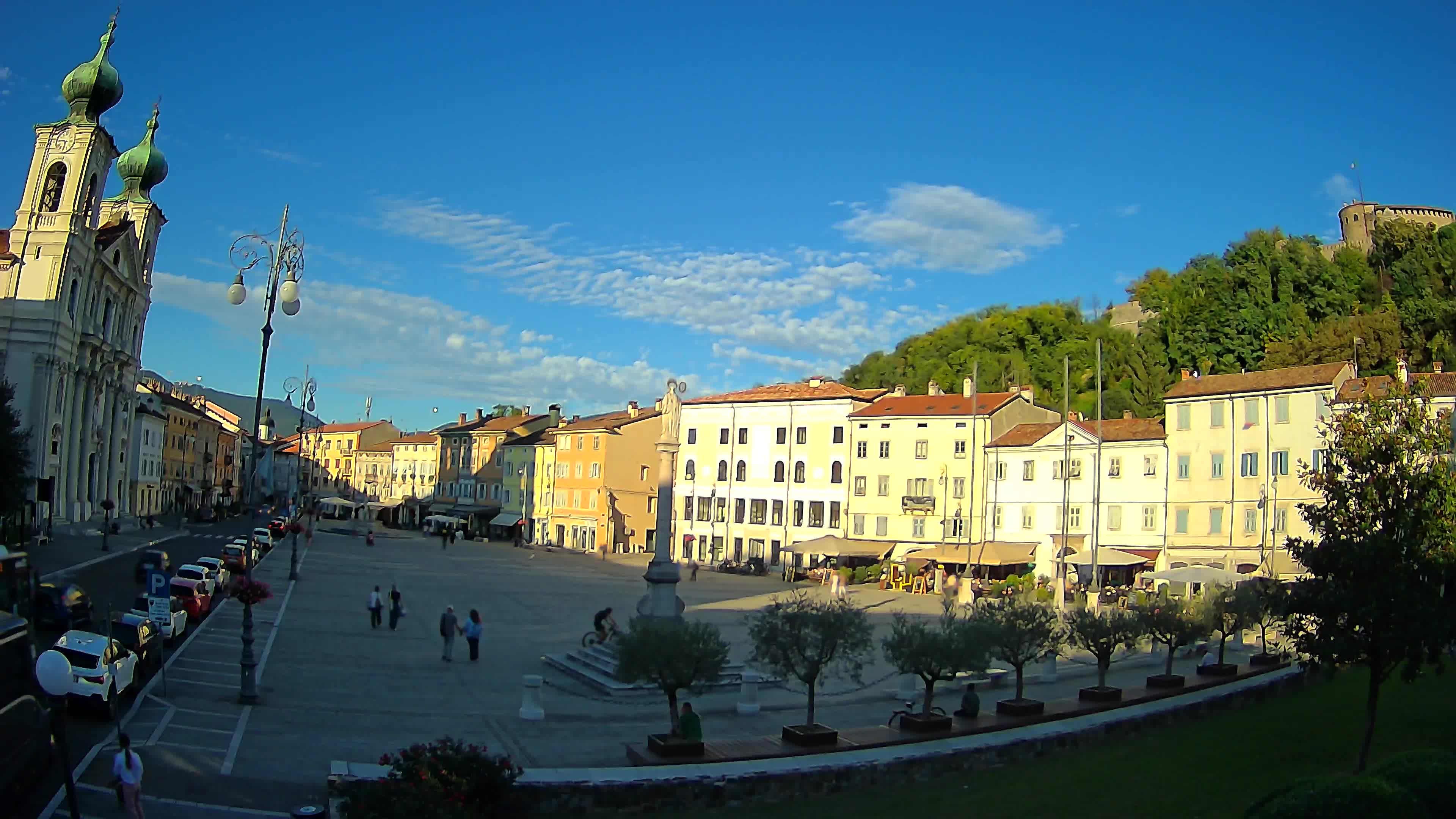 Kamera Gorica Travnik in cerkev sv. Ignacija