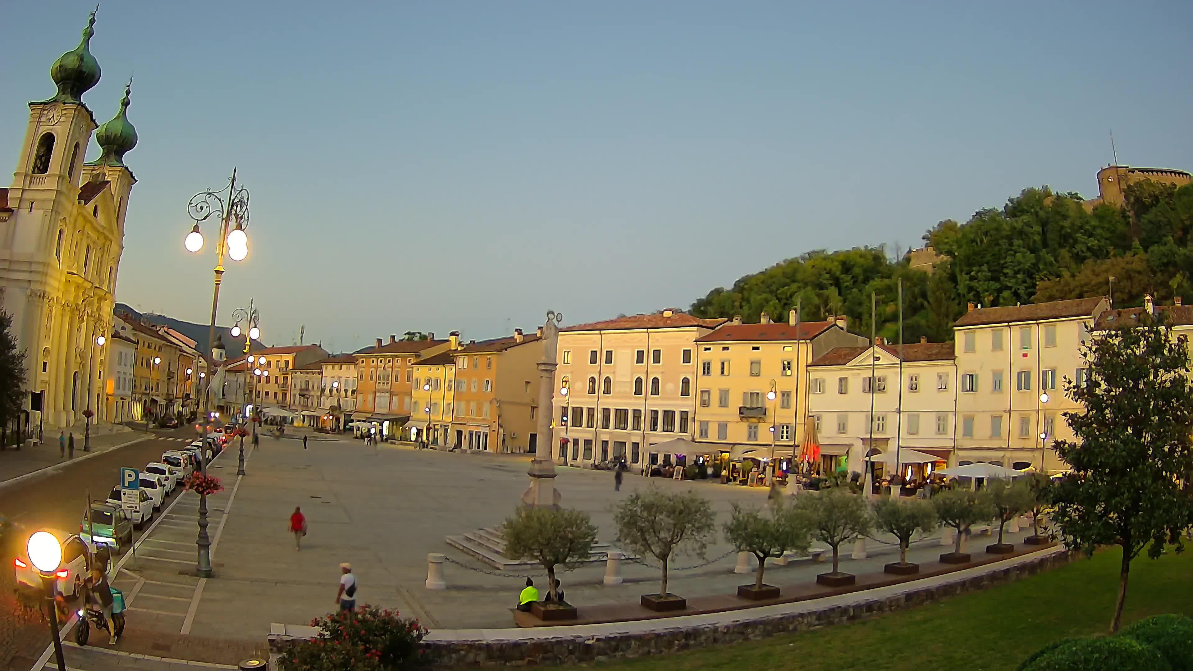 Gorizia Piazza della Vittoria e chiesa di S. Ignazio