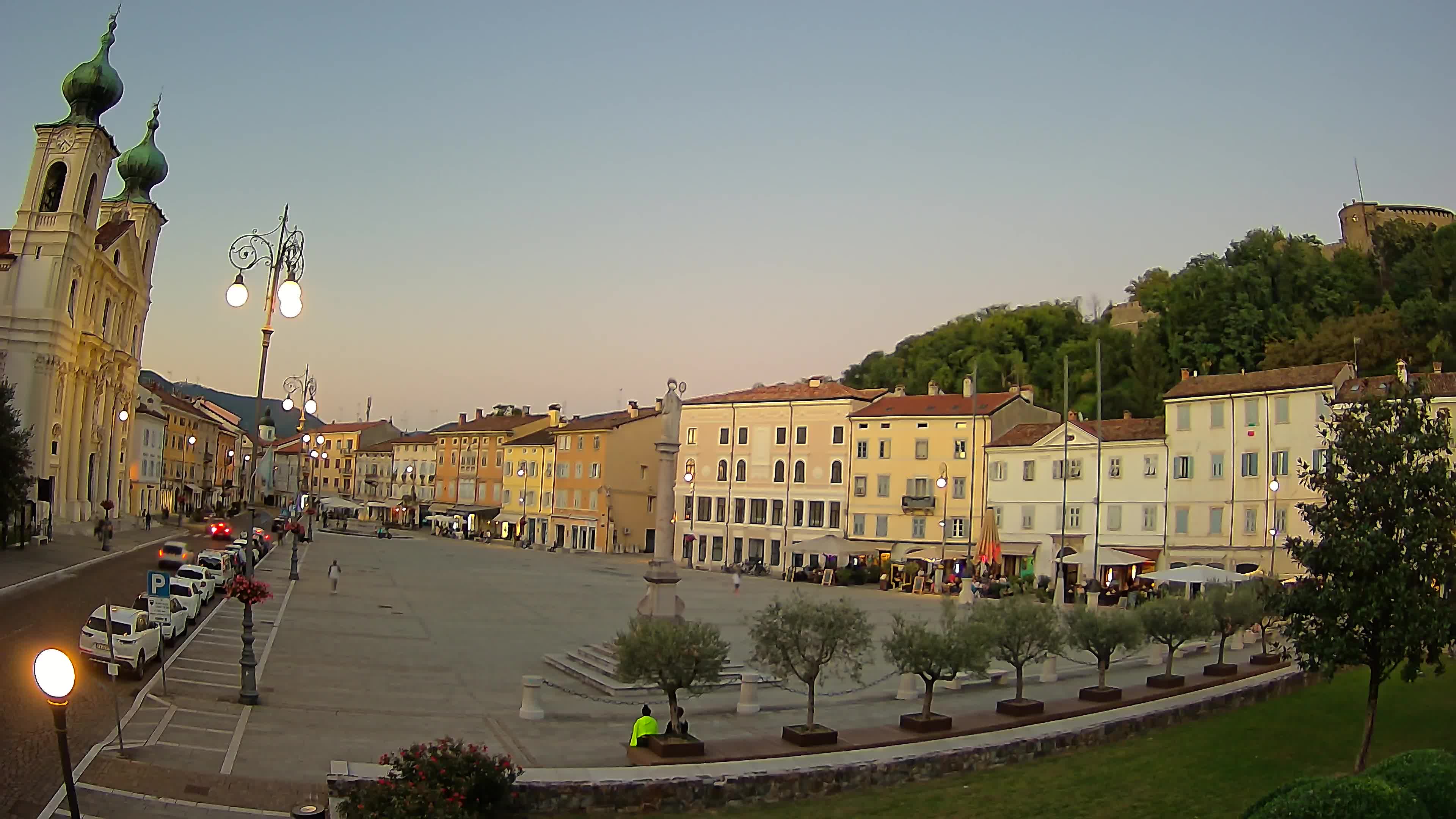 Gorizia Piazza della Vittoria e chiesa di S. Ignazio
