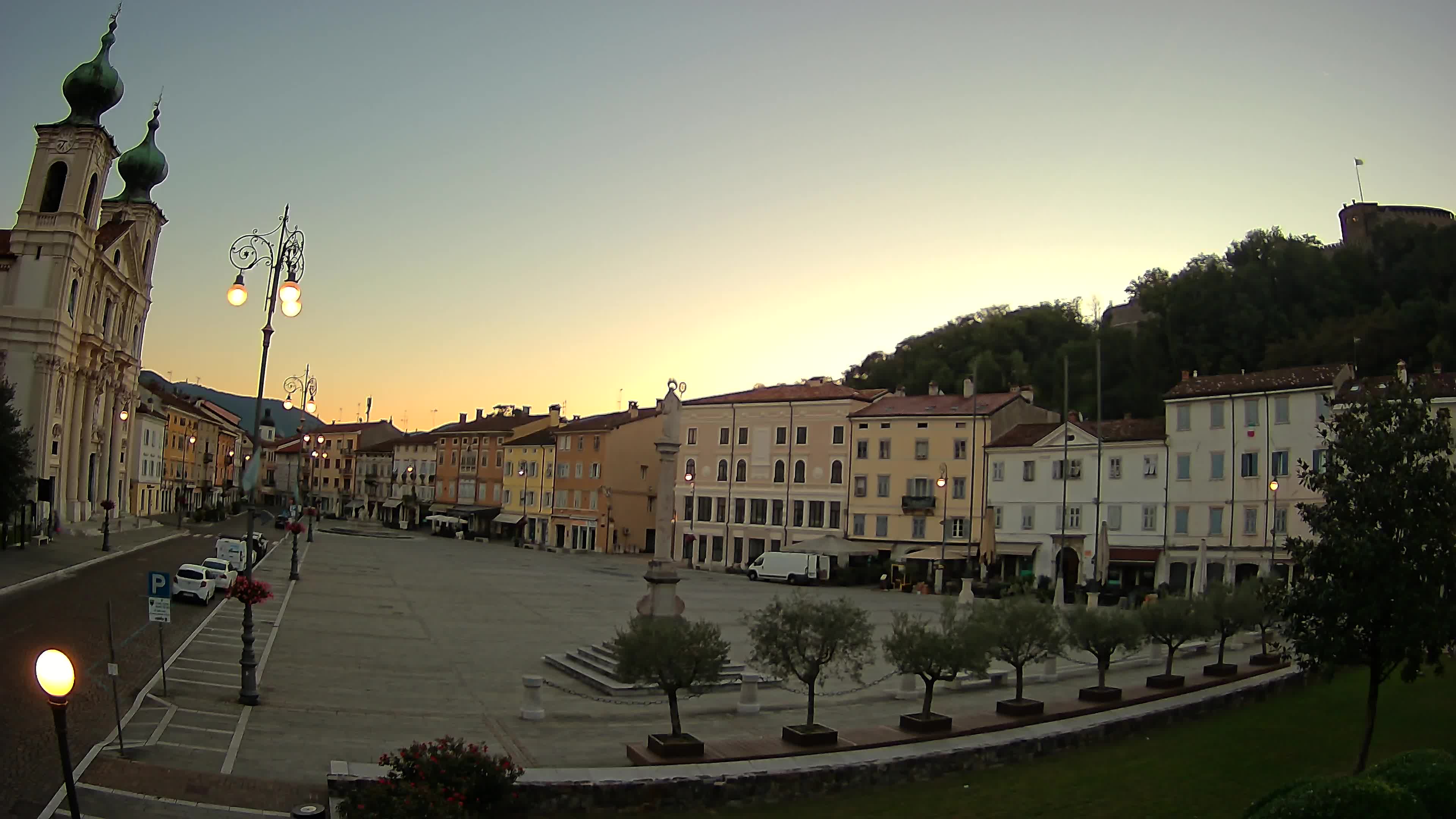 Gorizia Piazza della Vittoria e chiesa di S. Ignazio
