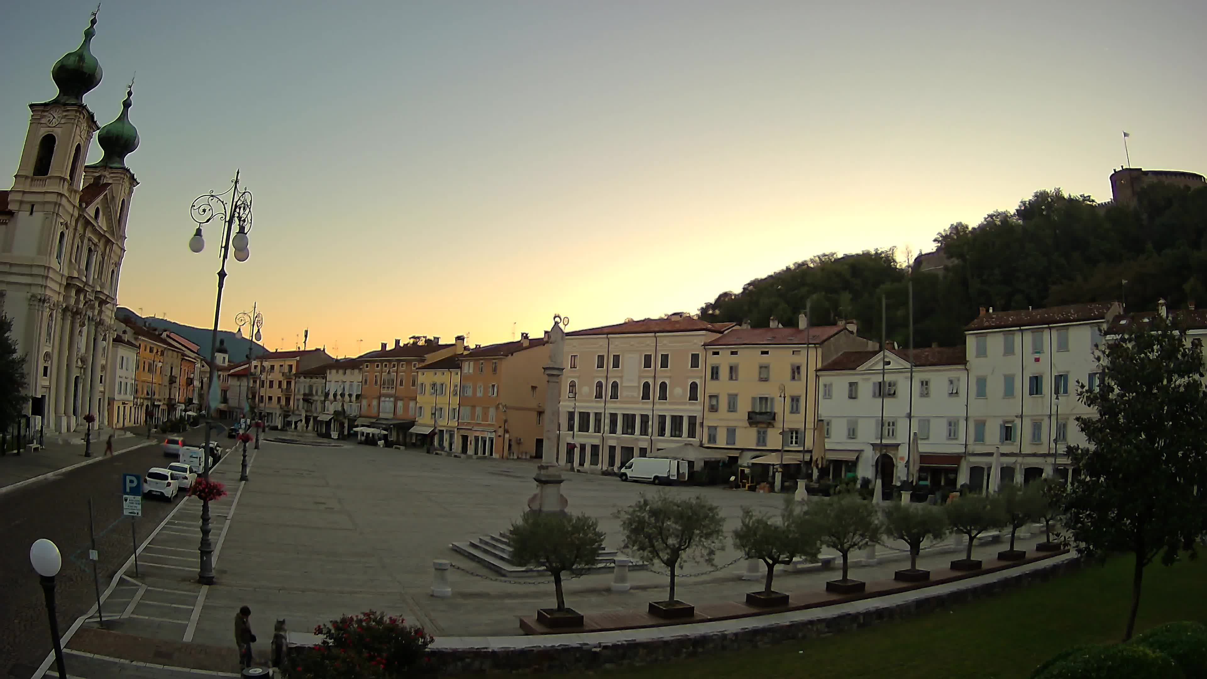 Kamera Gorica Travnik in cerkev sv. Ignacija