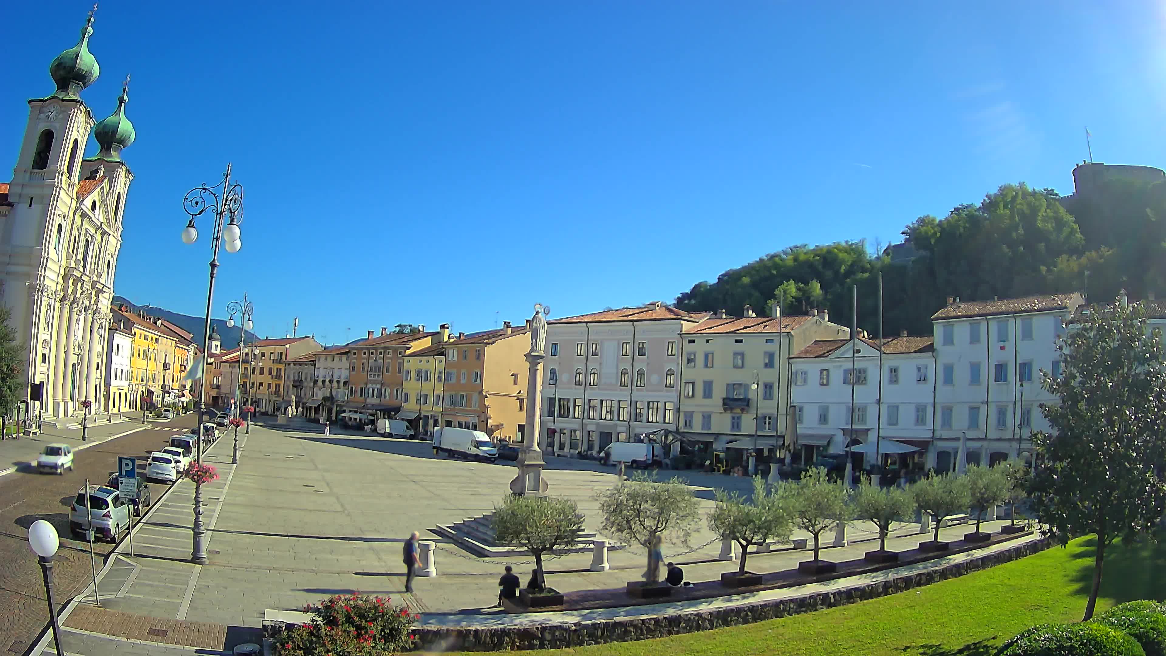 Kamera Gorica Travnik in cerkev sv. Ignacija