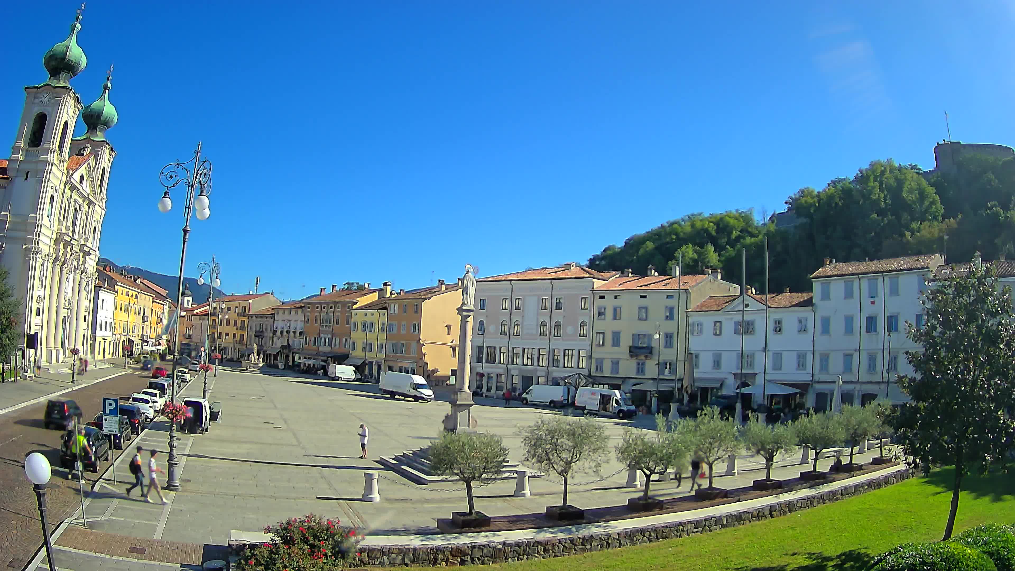 Kamera Gorica Travnik in cerkev sv. Ignacija