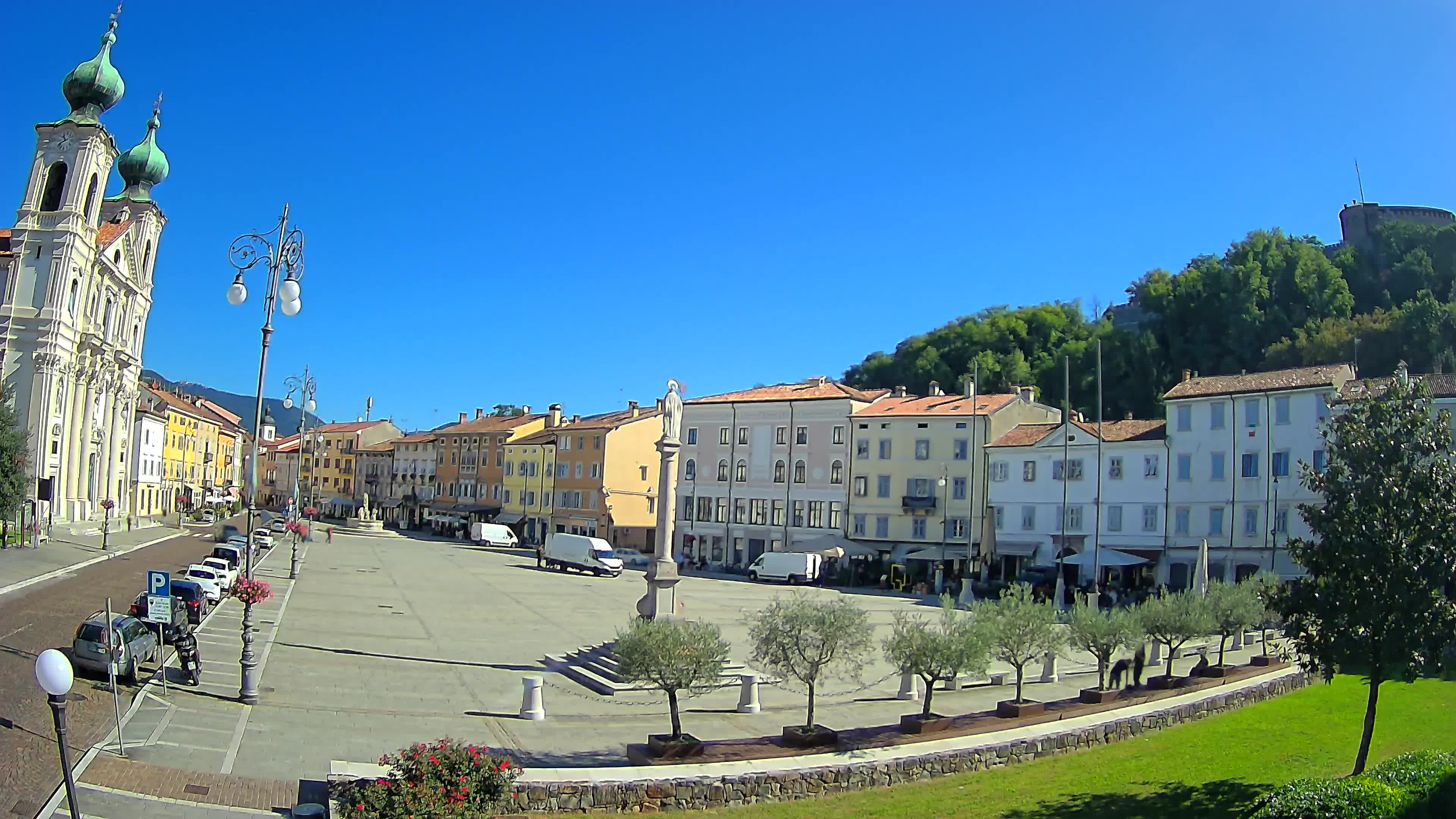 Kamera Gorica Travnik in cerkev sv. Ignacija