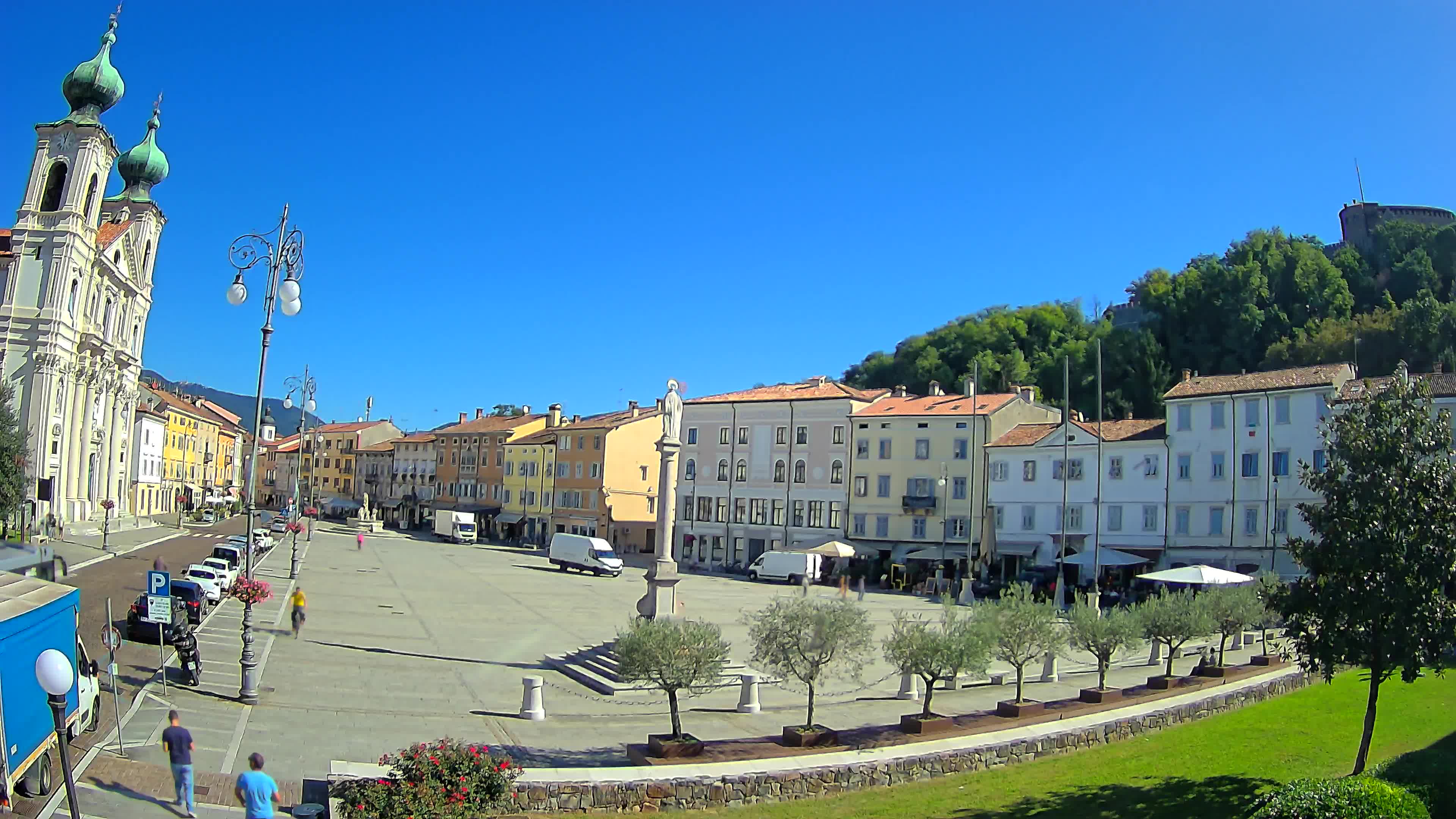 Gorizia Piazza della Vittoria e chiesa di S. Ignazio
