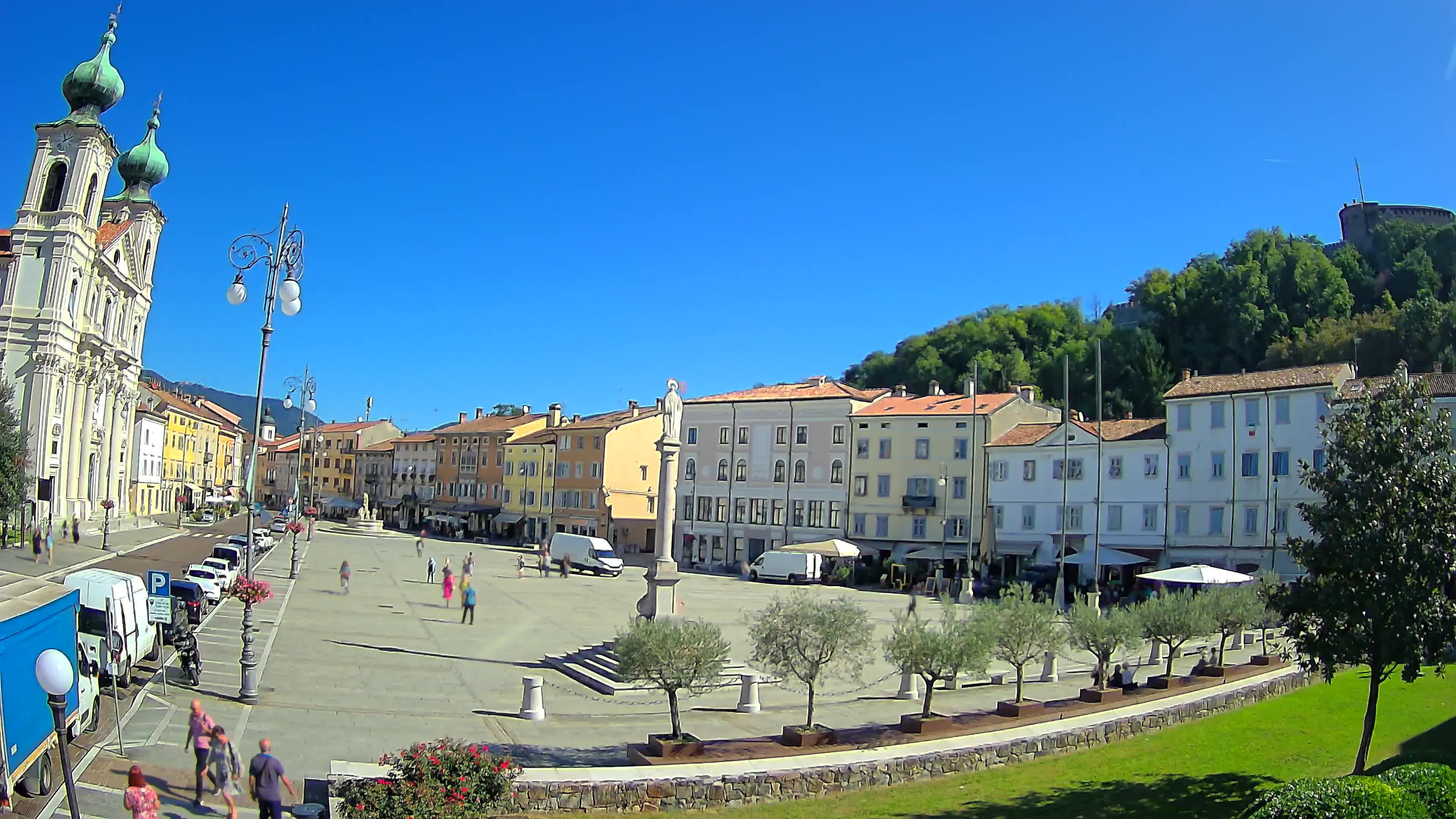 Gorizia Piazza della Vittoria e chiesa di S. Ignazio