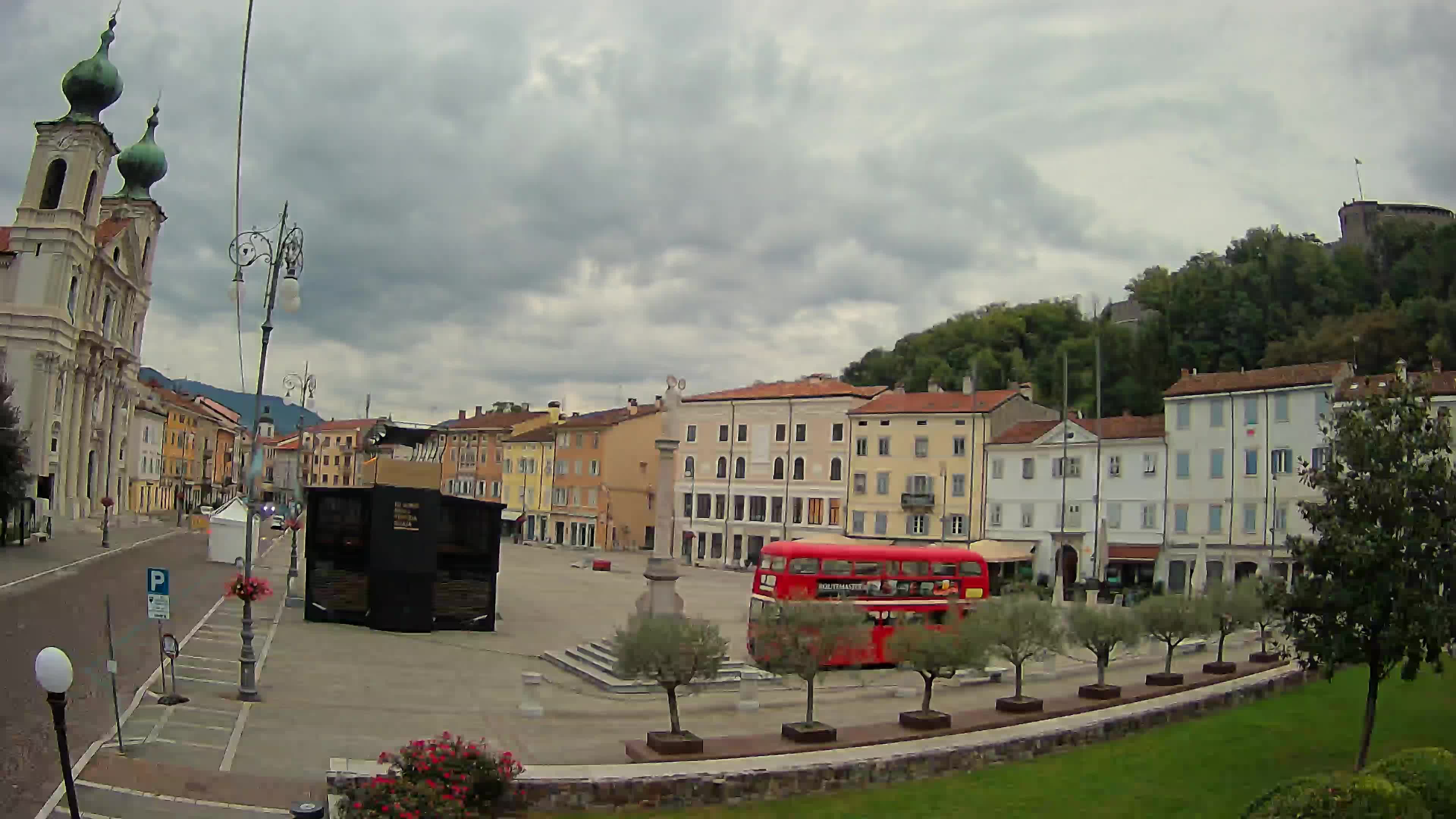 Kamera Gorica Travnik in cerkev sv. Ignacija